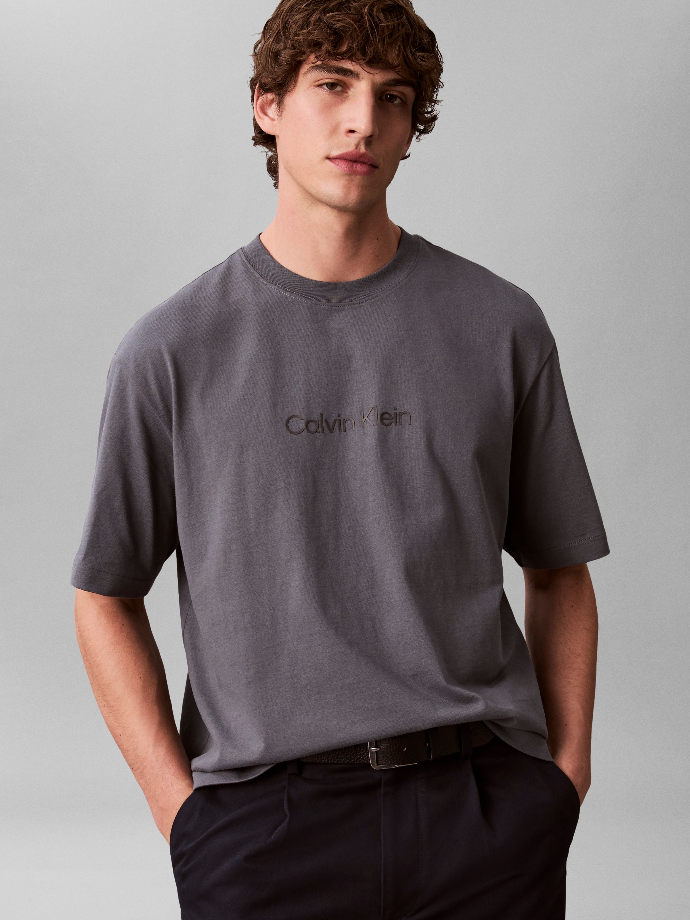 Calvin Klein T-Shirt "SS RLXD STANDARD LOGO CREWNK TEE" Rundhalsausschnitt, günstig online kaufen