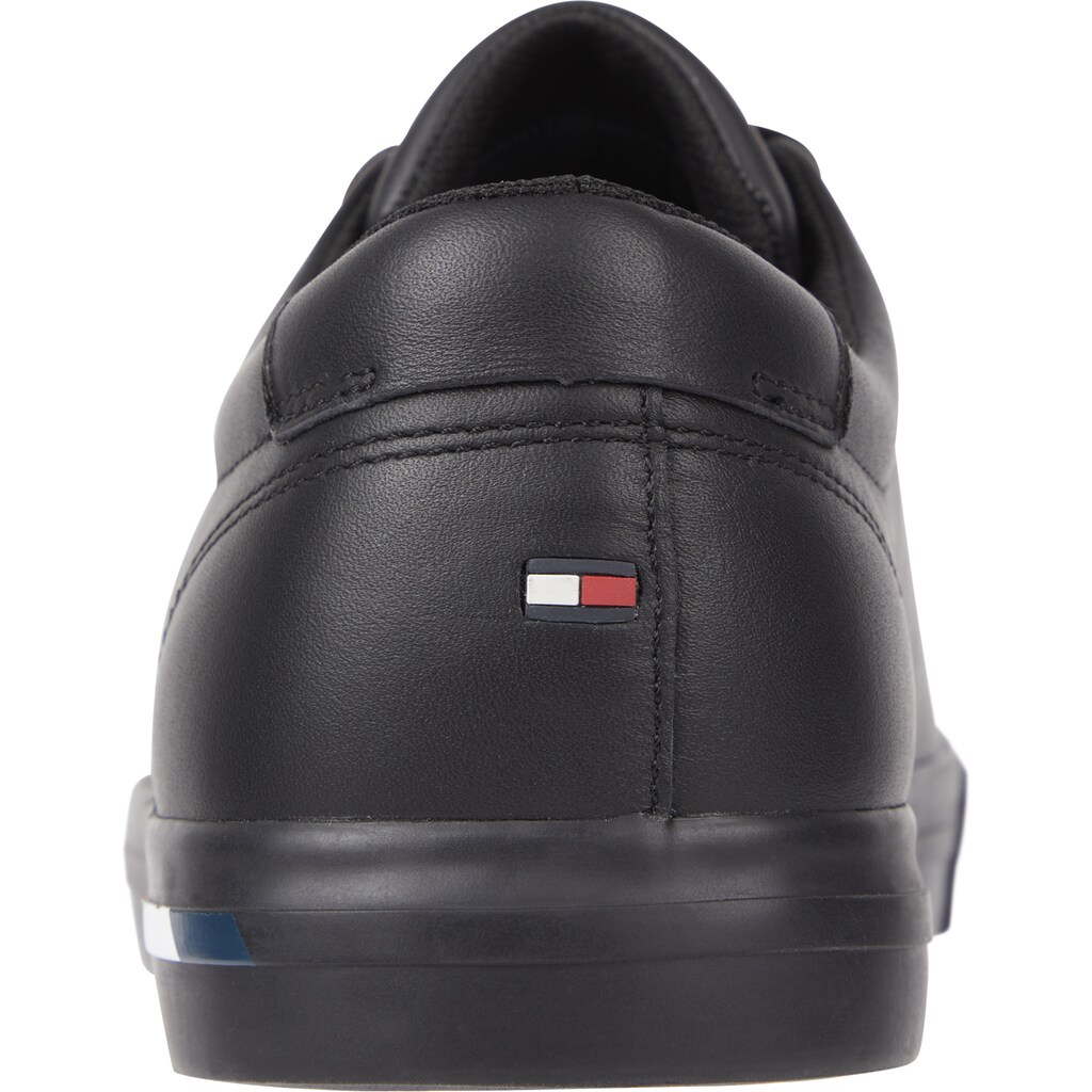 Tommy Hilfiger Sneaker »CORPORATE LOGO LEATHER VULC«, mit Farbdetail in der Laufoshle