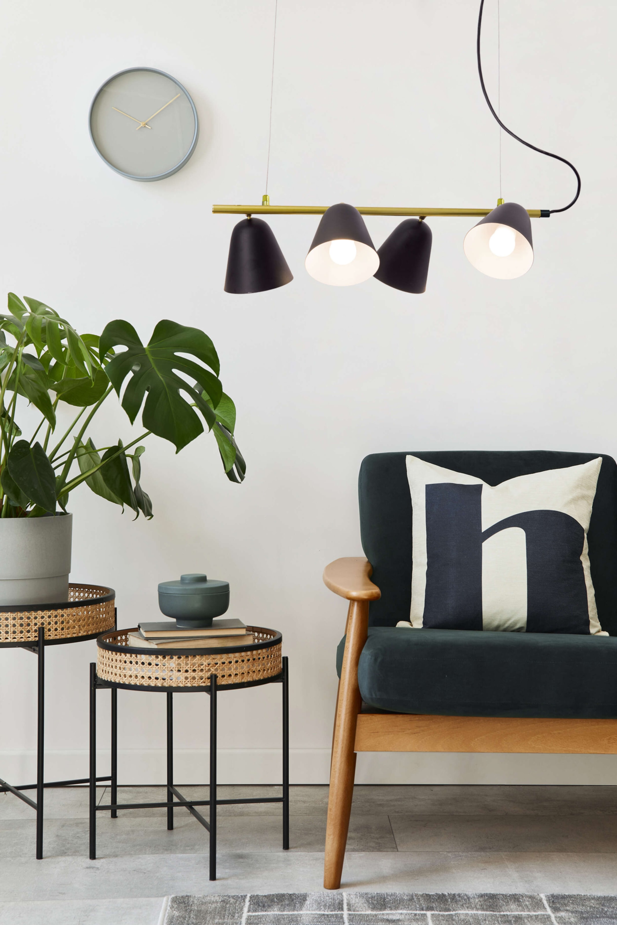 näve Pendelleuchte »Triton«, 4 flammig, Leuchtmittel E14 | ohne Leuchtmittel, 4er, Schirme außen schwarz innen weiß, Stange gold, E14. max. 40W