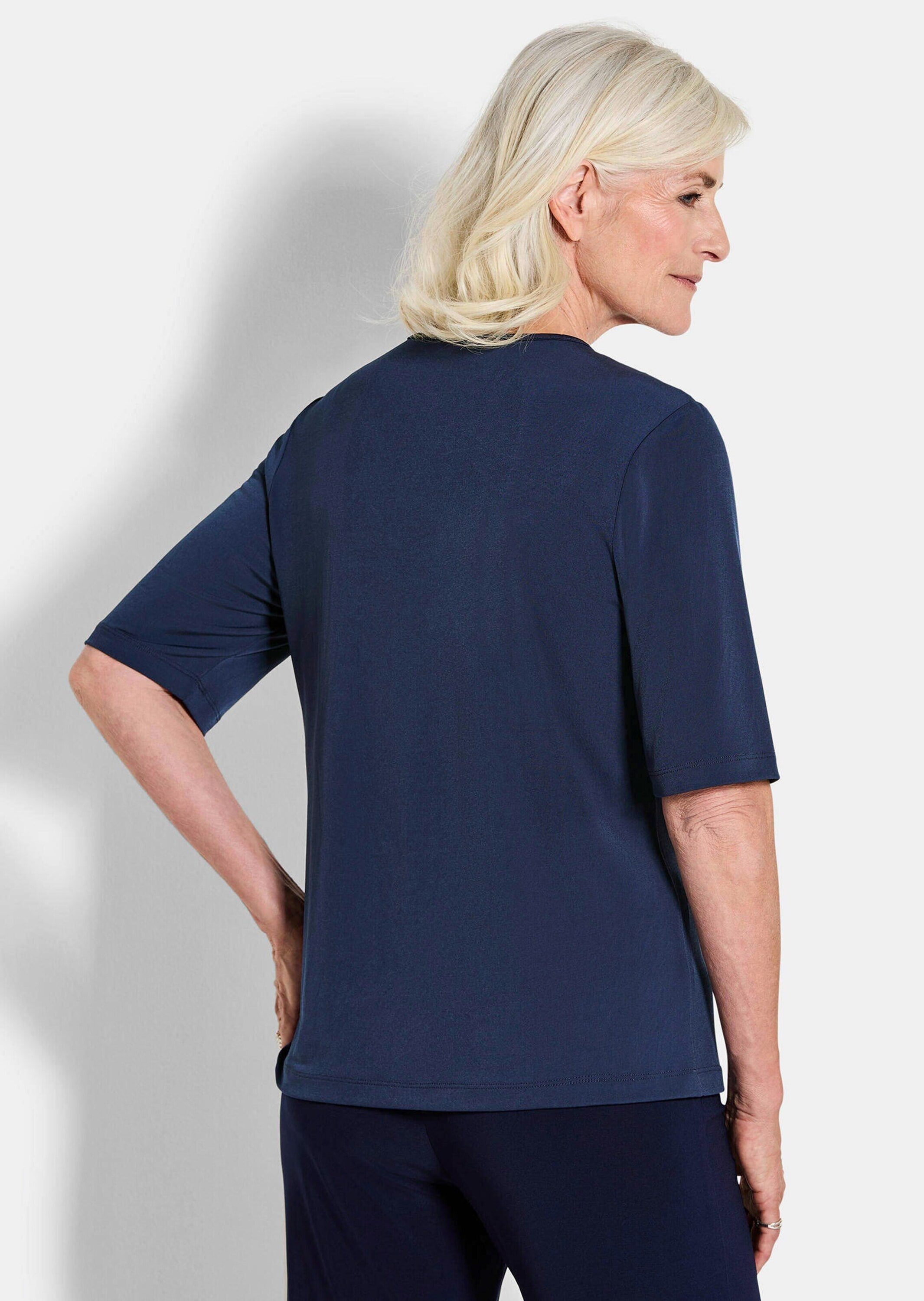 GOLDNER Kurzarmshirt »Kurzgröße Elegantes Halbarmoberteil mit Mesh« glänzende Optik