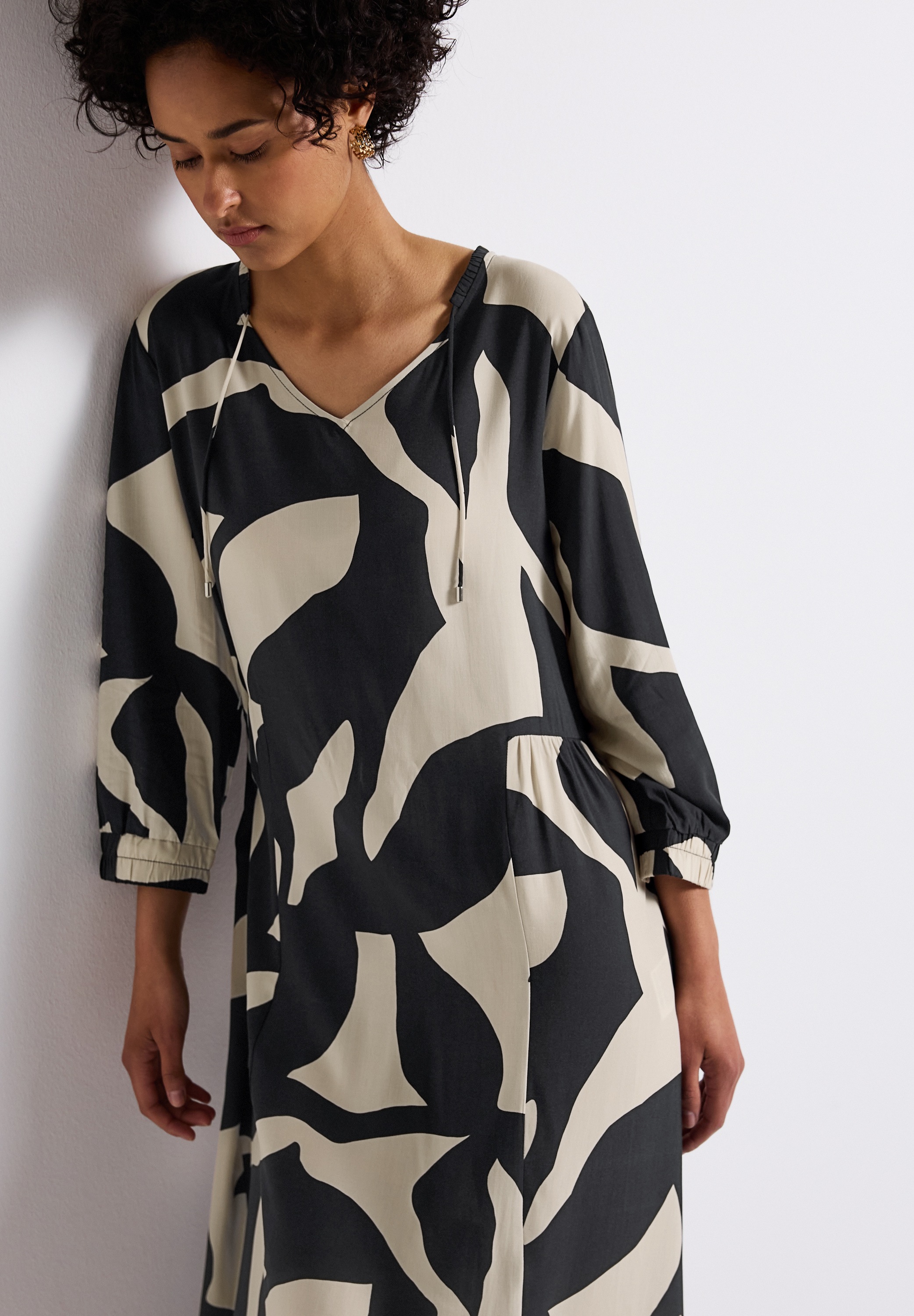 Thumbnail - STREET ONE Midikleid Ohne Taschen mit grafischem Muster und 3/4 -Arm