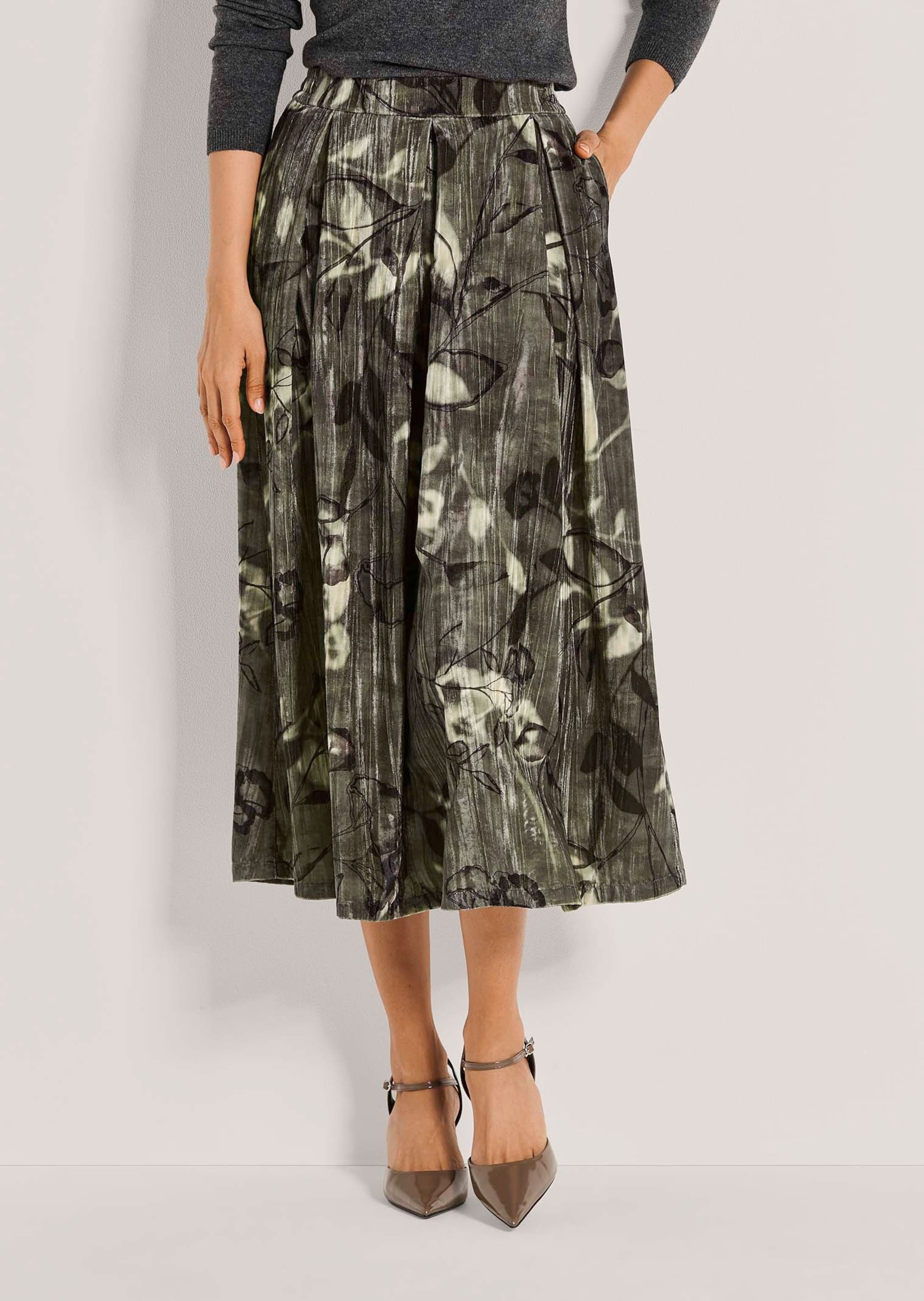 Thumbnail - MADELEINE Midirock "Samtrock Eleganter Midirock mit floralem Design" Samtrock in Midilänge mit floralem Print