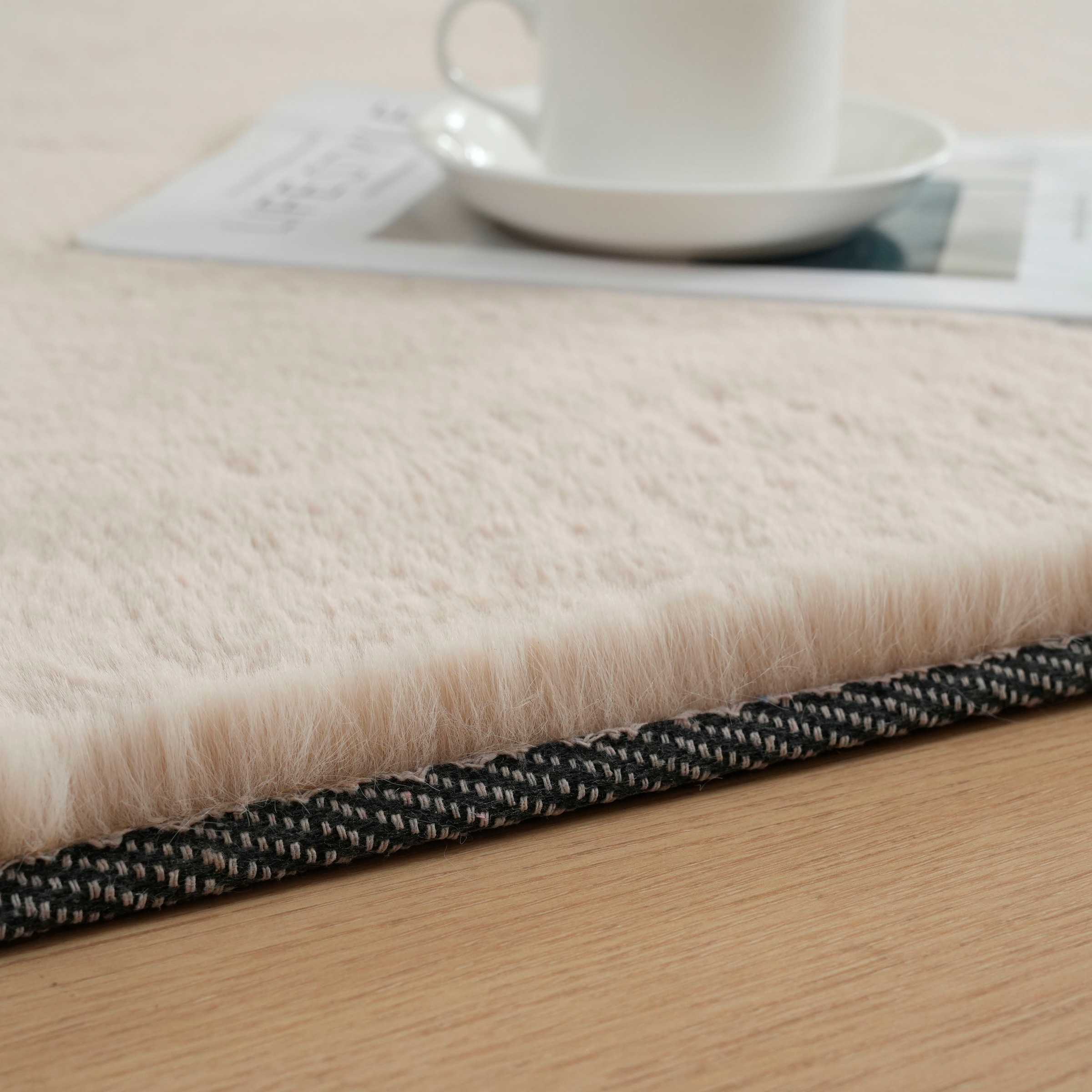 Bruno Banani Fellteppich »Rabbit 2, Kunstfell Teppich, Modern«, rechteckig, 25 mm Höhe, Kaninchenfell-Haptik, sehr weich, Wohnzimmer, Schlafzimmer, Esszimmer