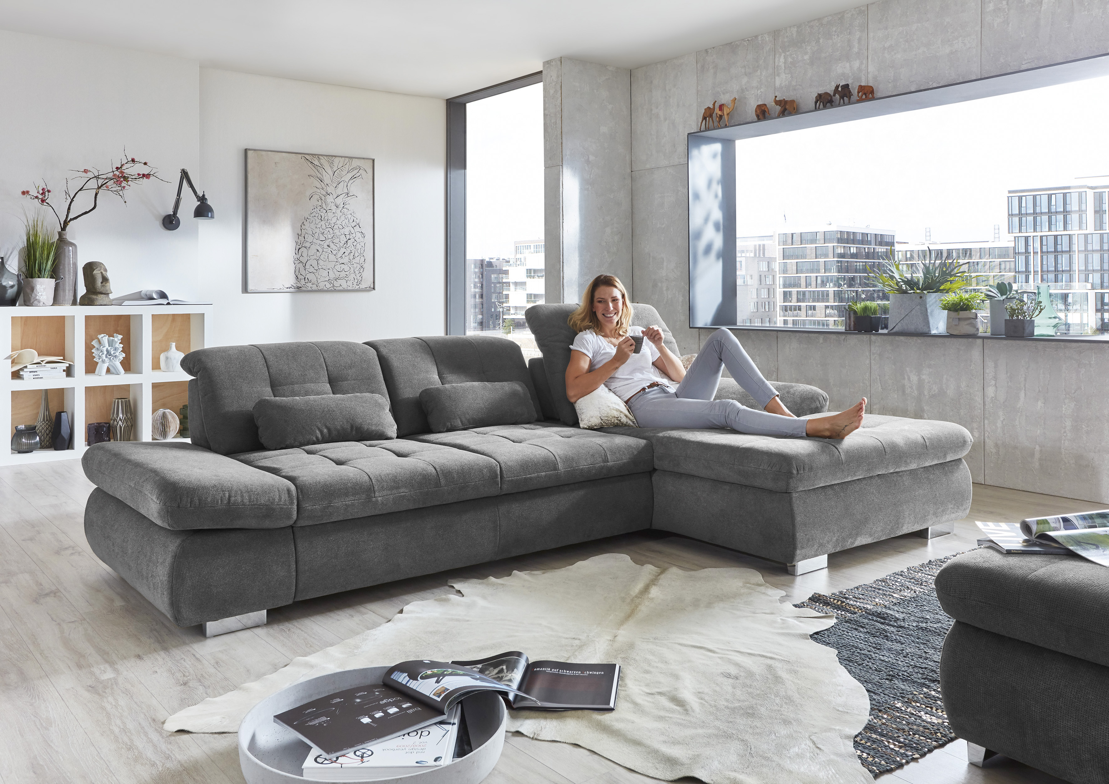 Die PlanBar Ecksofa "MP-IN17004 L-Form, Breite 331 cm, Federkern-Polsterung" inkl. Sitztiefenverstellung, wahlweise weitere Funktionen