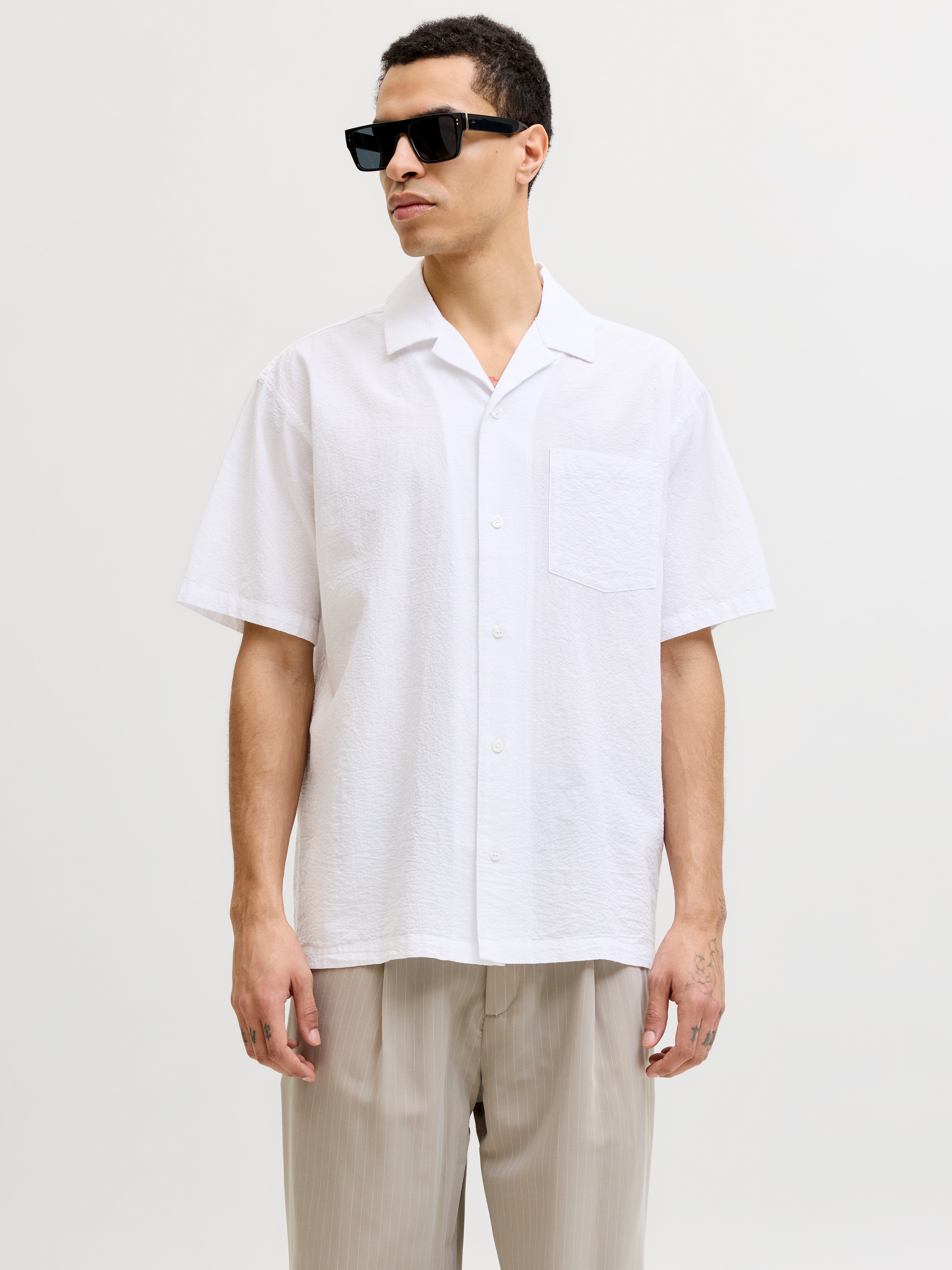 Jack & Jones Kurzarmhemd »JPRBLASHAWN SEERSUCKER S/S SHIRT SN« mit Brust Tasche