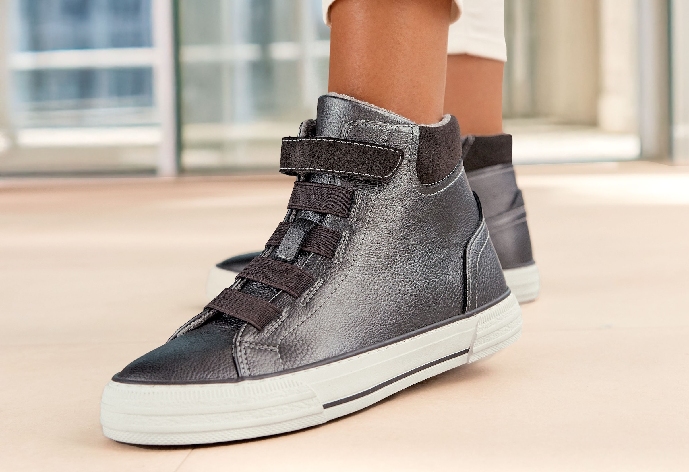 LASCANA Sneaker, High Top-Sneaker, Freizeitschuh VEGAN