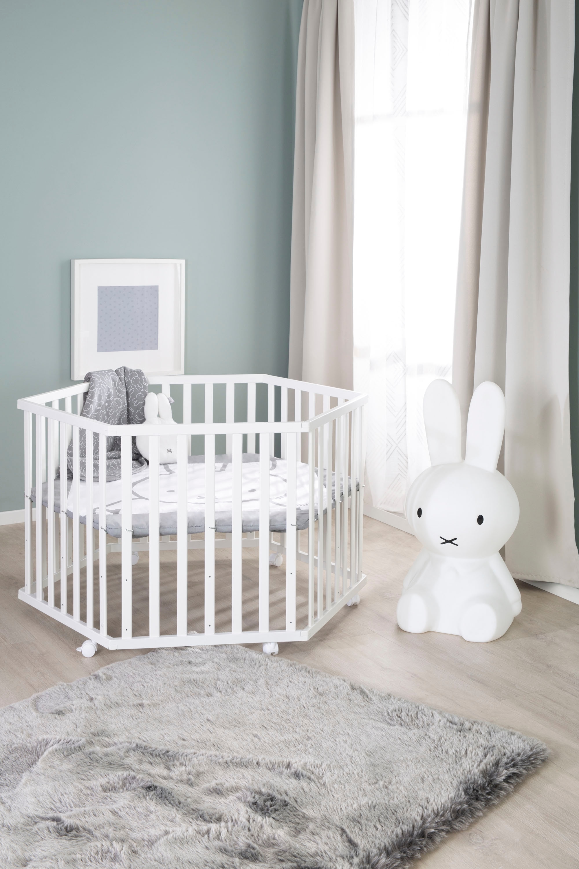 roba® Laufgitter »miffy®, weiß, 6-eckig«, bis 15 kg, mit Stoffeinlage