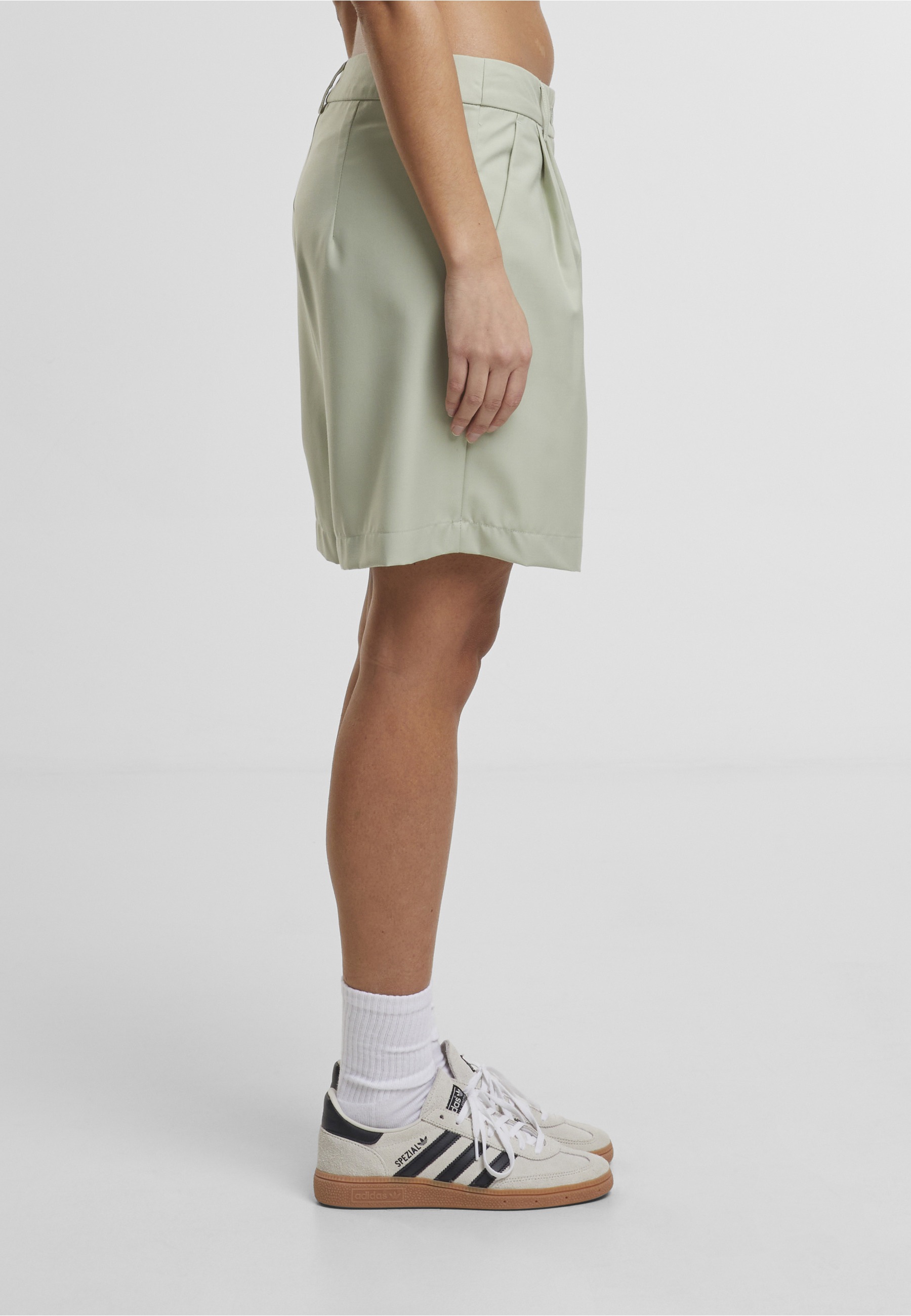URBAN CLASSICS Shorts »Urban Classics Ladies Pleated Bermuda Shorts«
