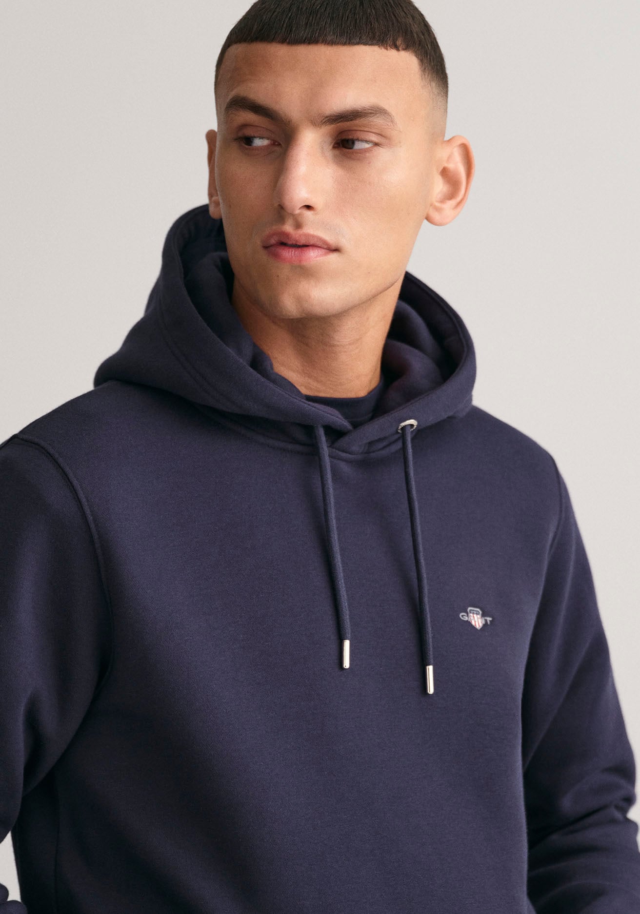 Gant Hoodie »REG SHIELD HOODIE«, mit Logostickerei auf der Brust