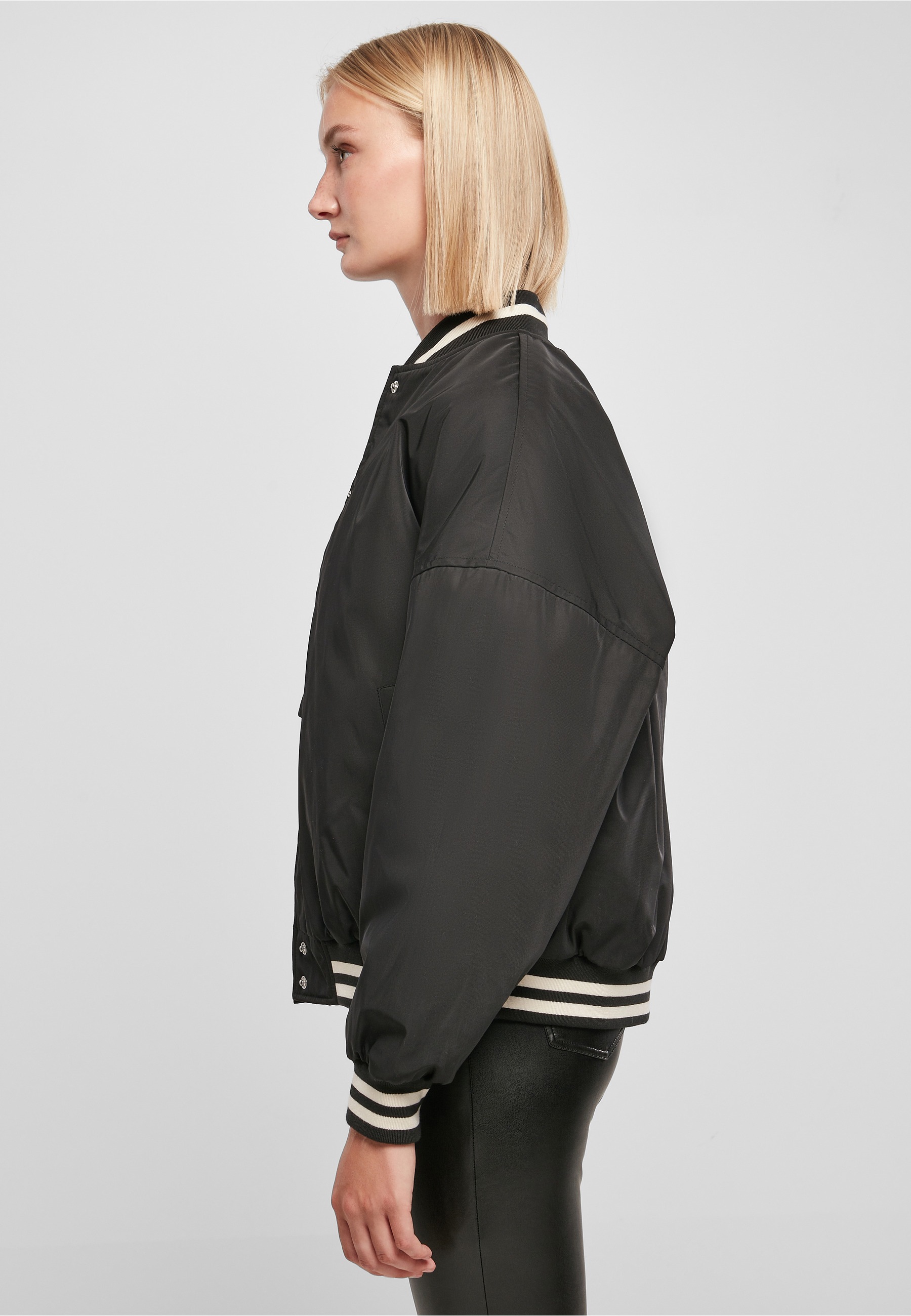 URBAN CLASSICS Anorak »Urban Classics Damen Ladies Oversized Recycled College Jacket« 1 Stk. tlg. ohne Kapuze