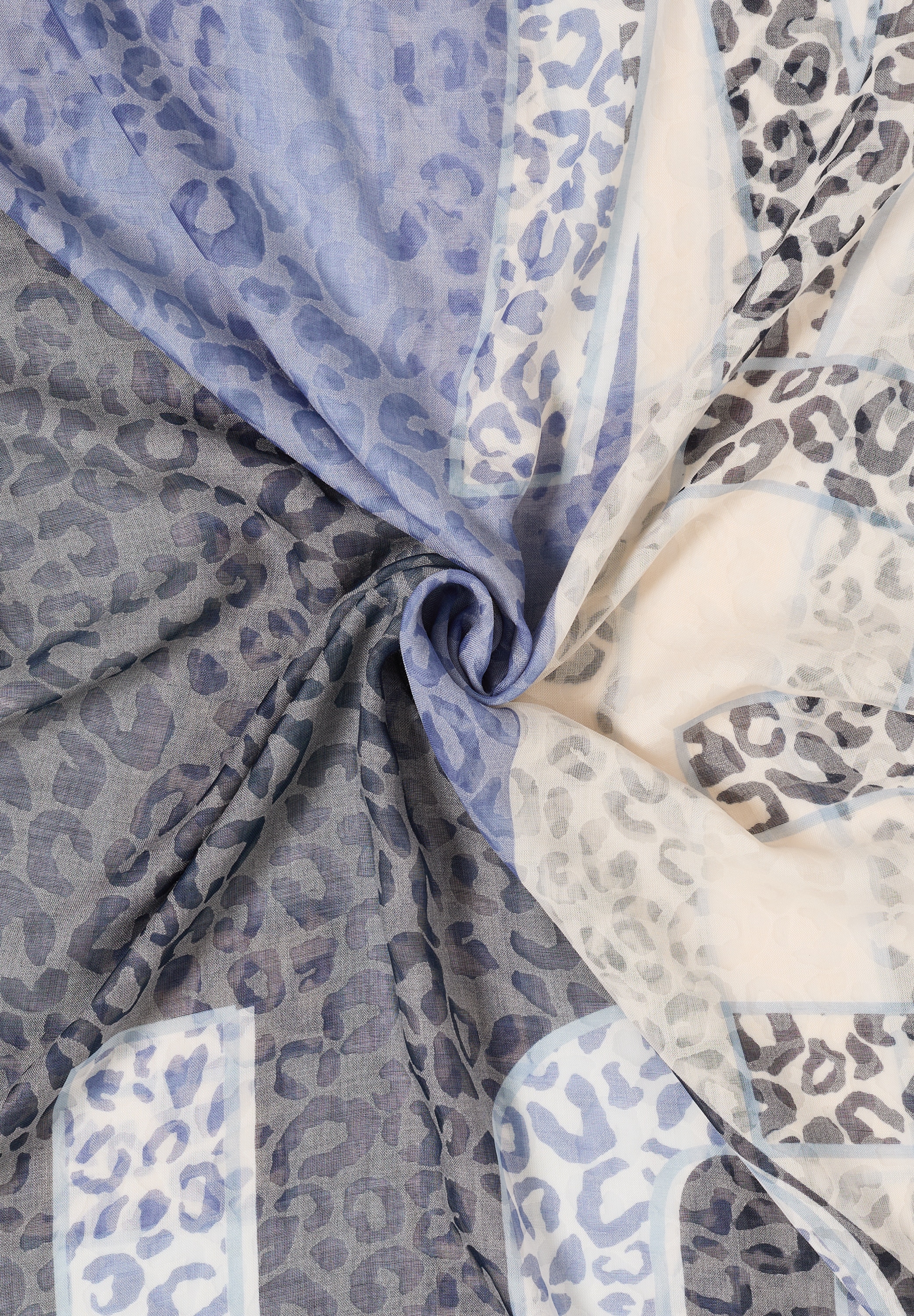 Cecil Halstuch mit Leo-Muster