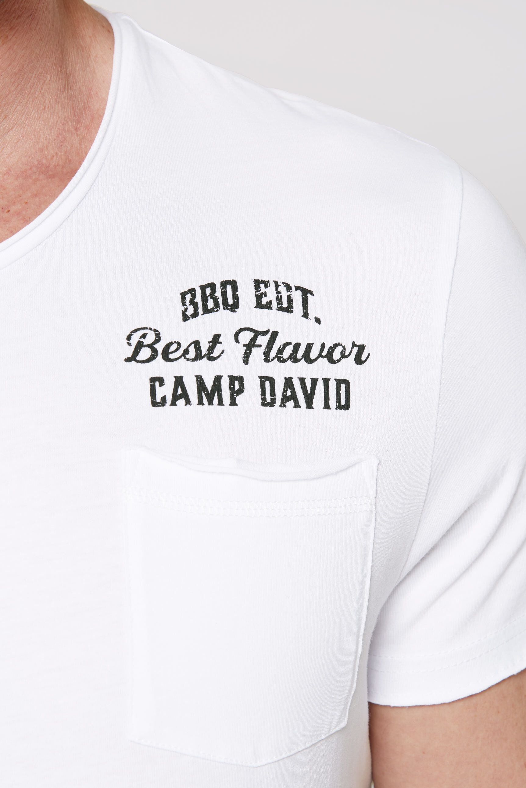 CAMP DAVID V-Shirt, mit Brusttasche