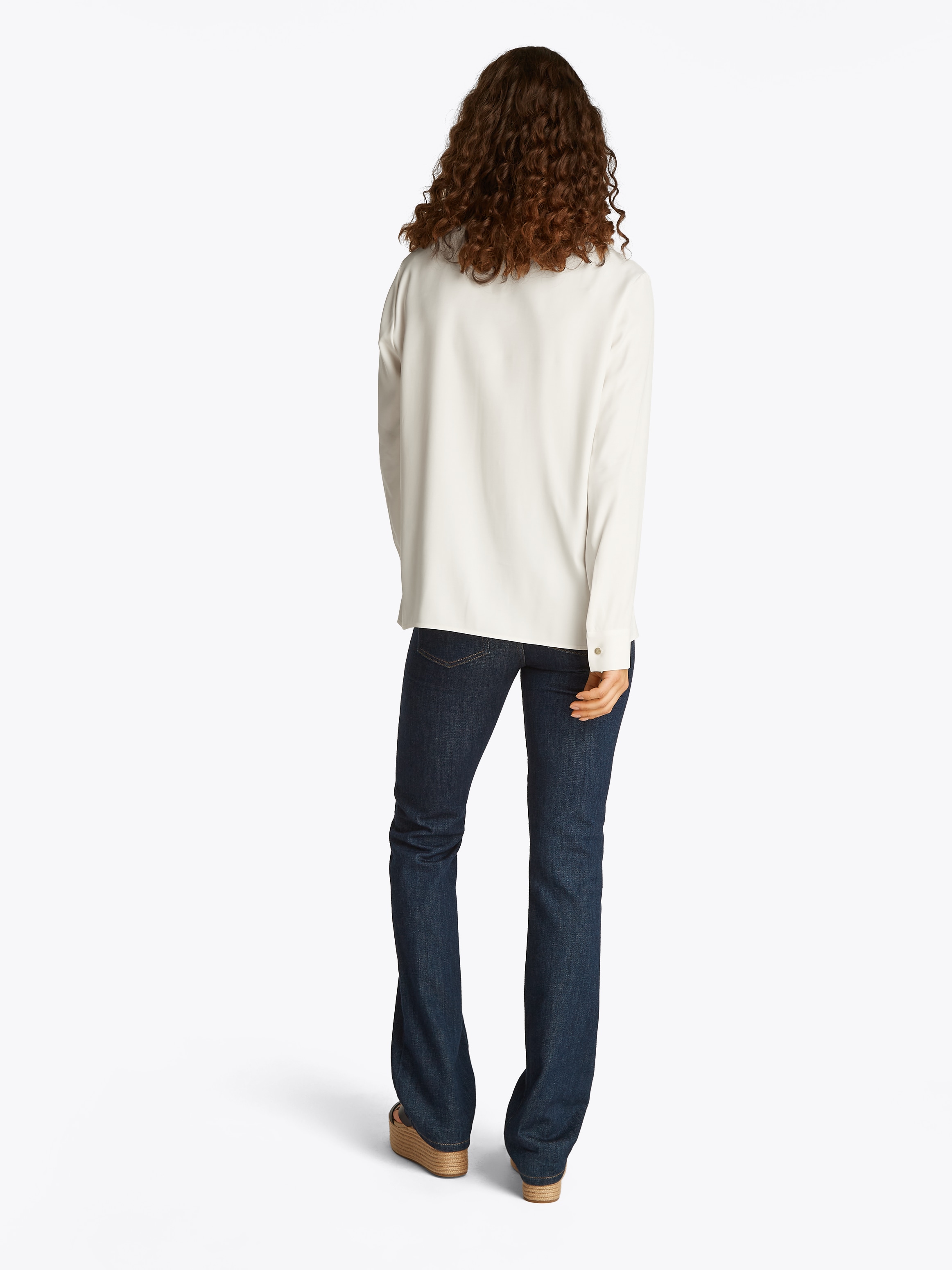 Tommy Hilfiger Hemdbluse »SOFT VISCOSE REGULAR LS SHIRT«, in Unifarbe, mit Metalllabel