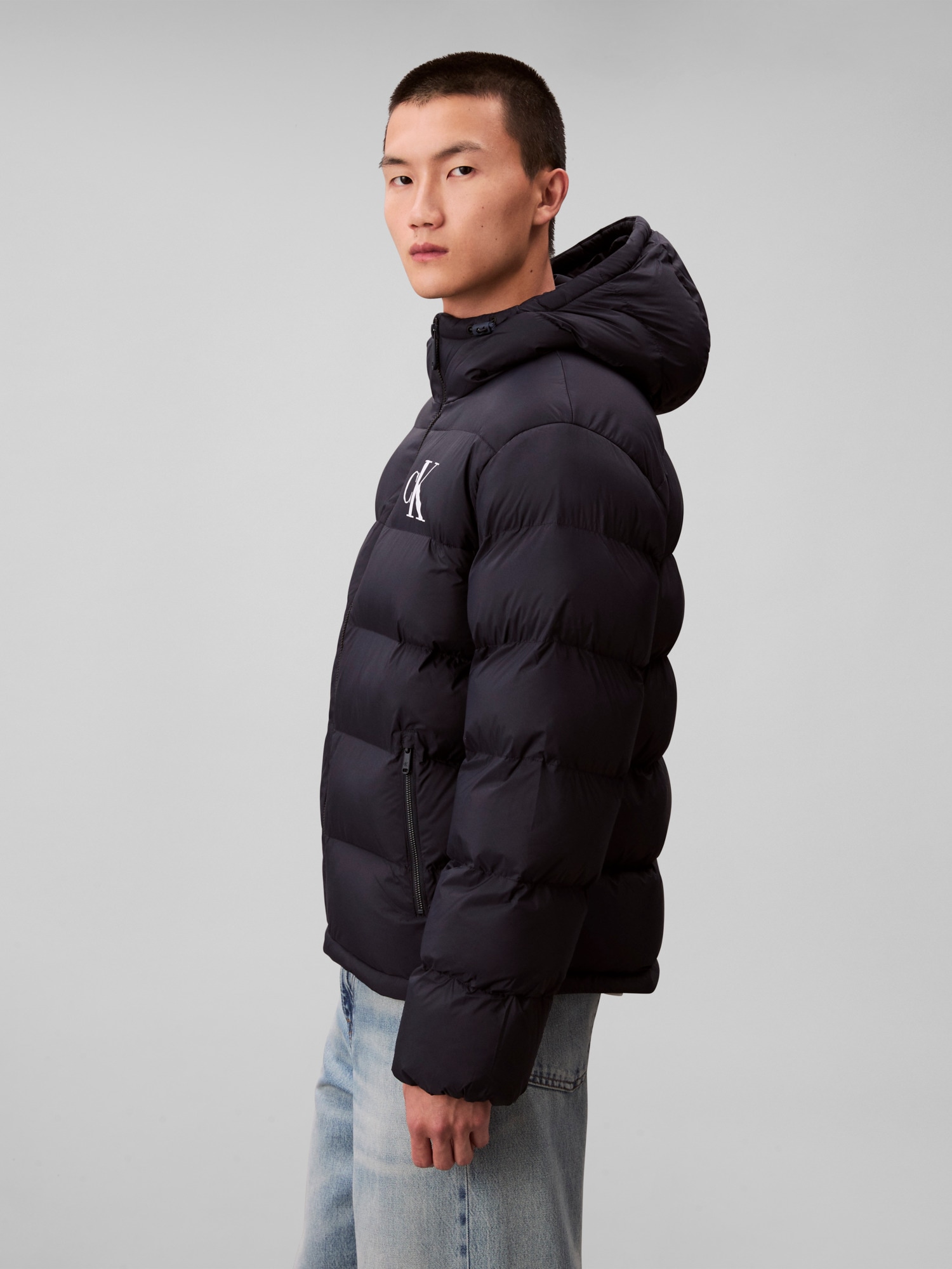 Calvin Klein Jeans Steppjacke »LS NYLON MONOGRAM PUFFER JKT«, ohne Kapuze, Mit Rundhalsausschnitt, regular fit