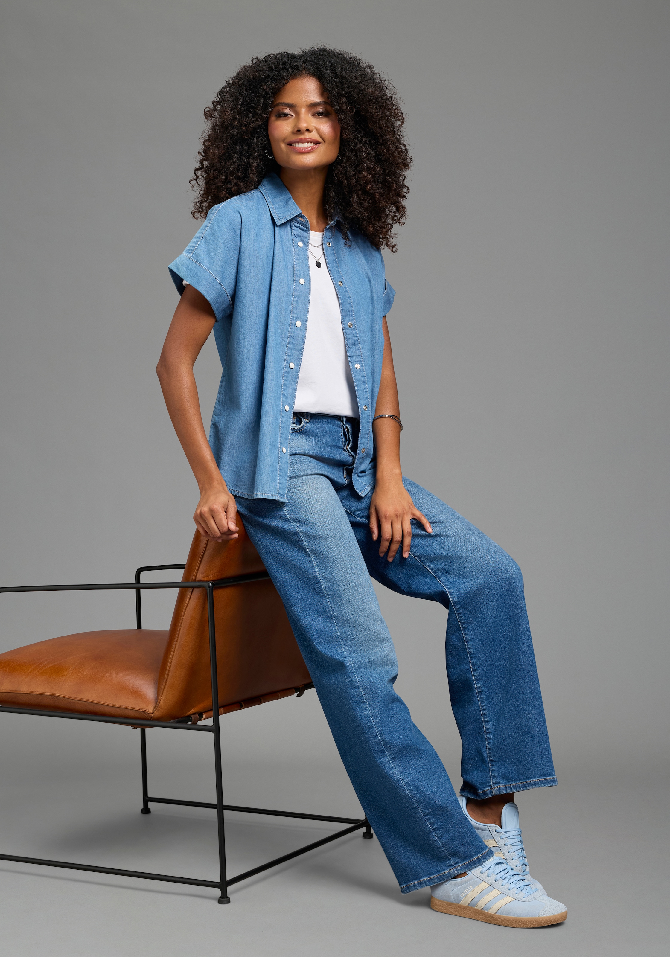 Arizona Jeansbluse »halbarm« mit Hemdblusenkragen, Comfort Fit, auch in großen Größen