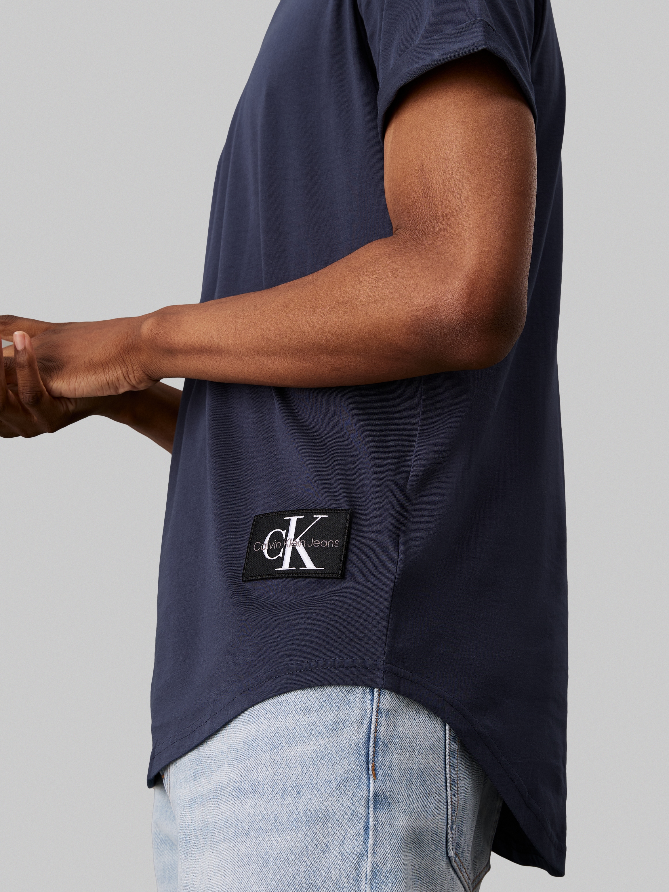 Calvin Klein Jeans T-Shirt "BADGE TURN UP SLEEVE", mit Logopatch günstig online kaufen