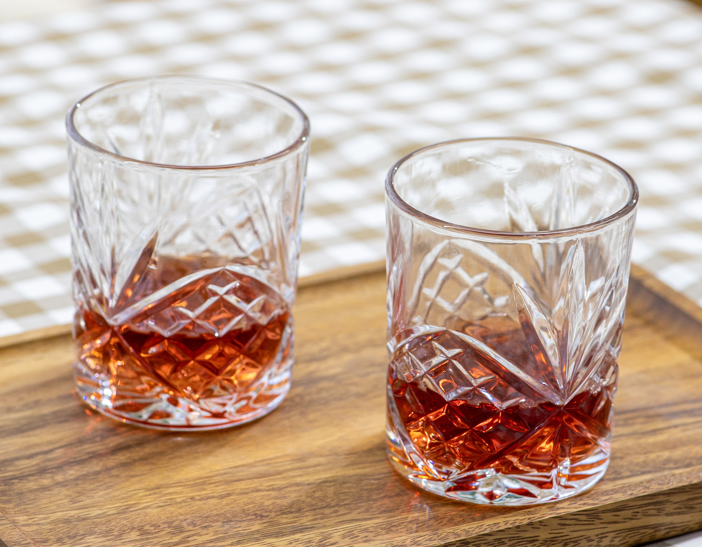 ECHTWERK Whiskyglas »Tumbler Set ca. 330ml«, (Set, 4 tlg.), mit Schliffoptik und Reliefstruktur