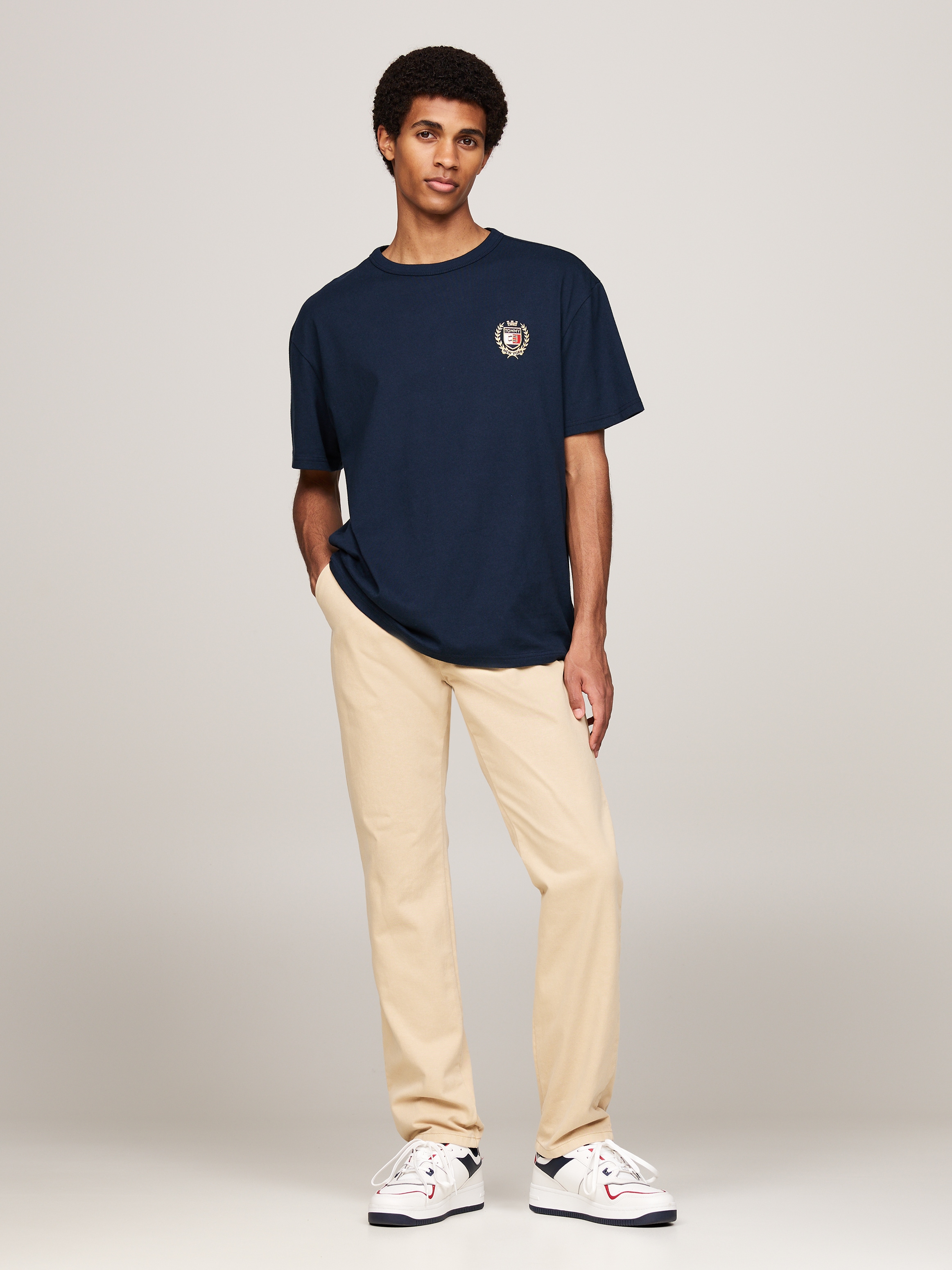 Tommy Jeans Chinohose »TJM RYAN TWILL CHINO«  mit Logo-Patch