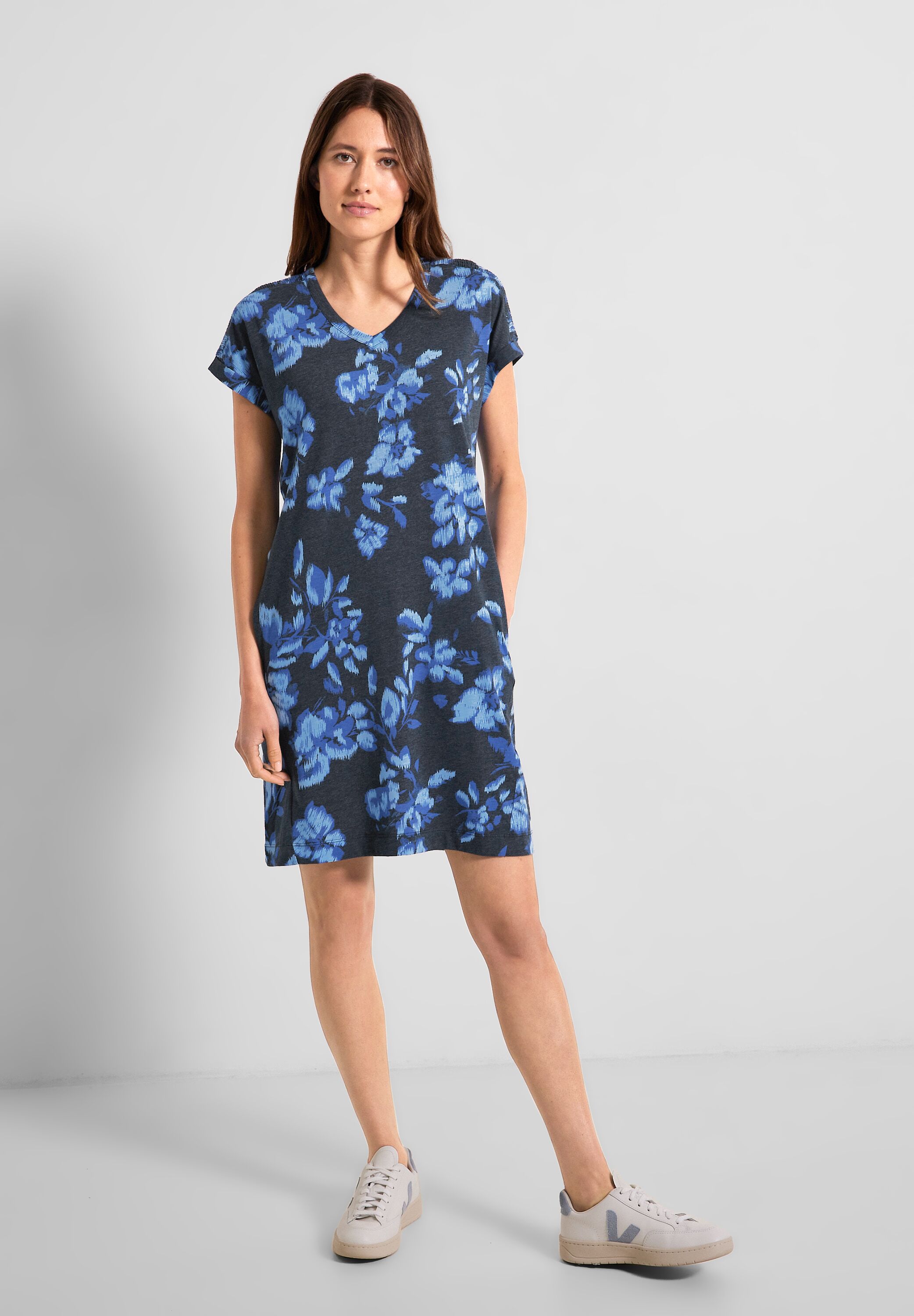 Jerseykleid, mit überschnittener Schulter
