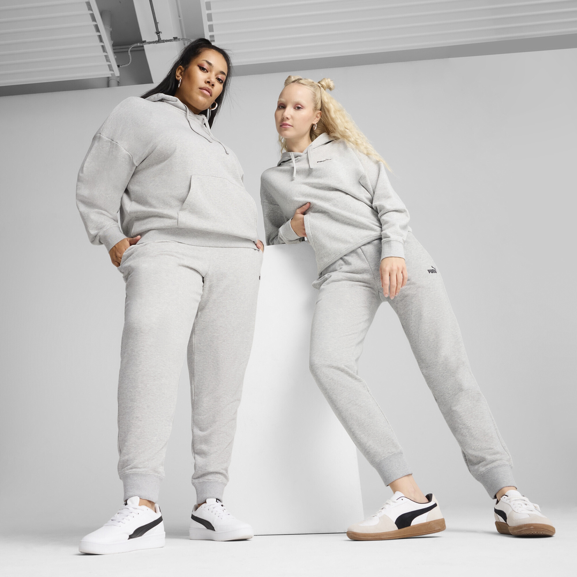 PUMA Sporthose »ESS Small No. 1 Logo Jogginghose Damen«