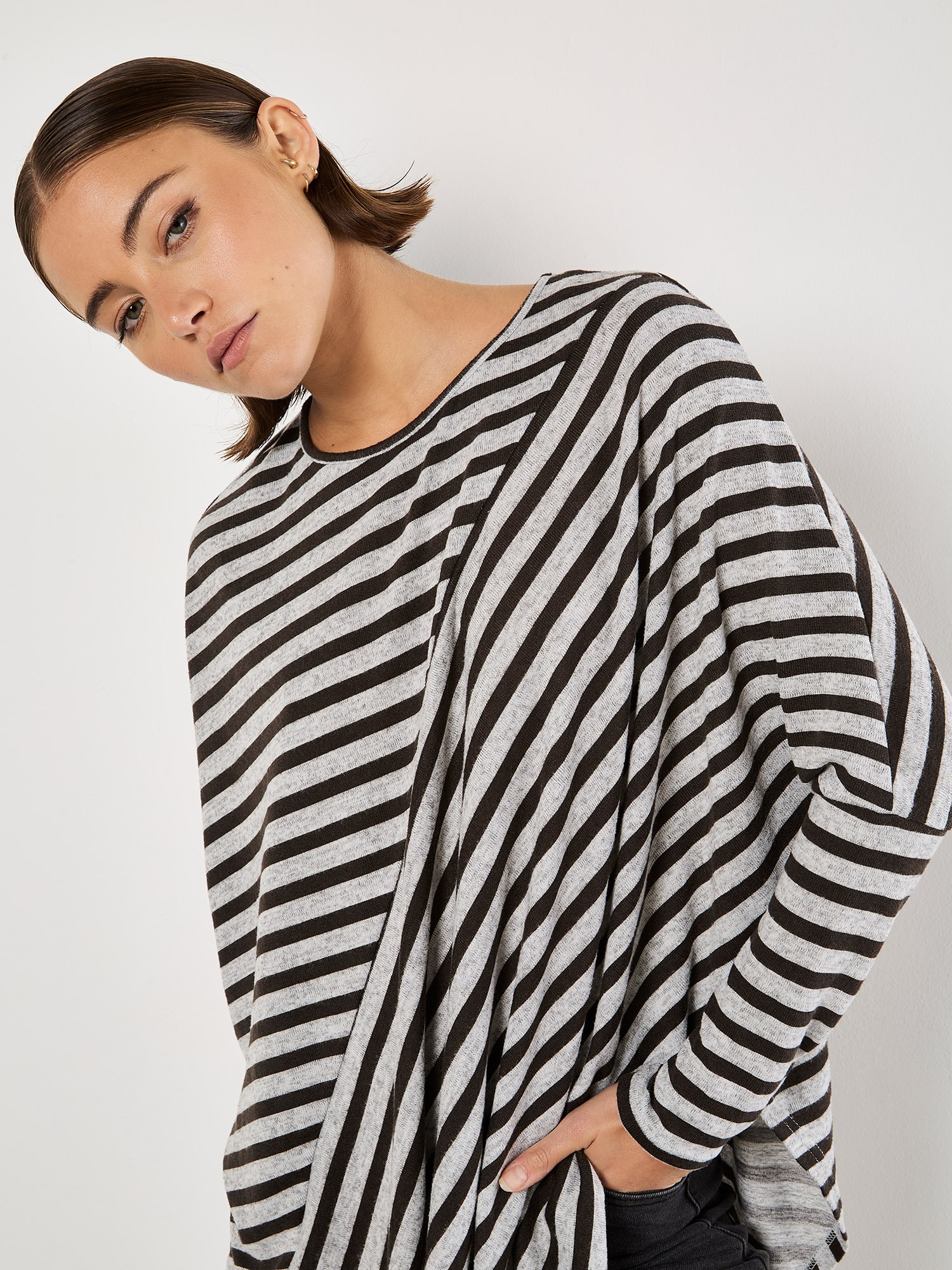 Apricot Shirttop »gestreiftes Jersey-Top« mit asymmetrischem Saum