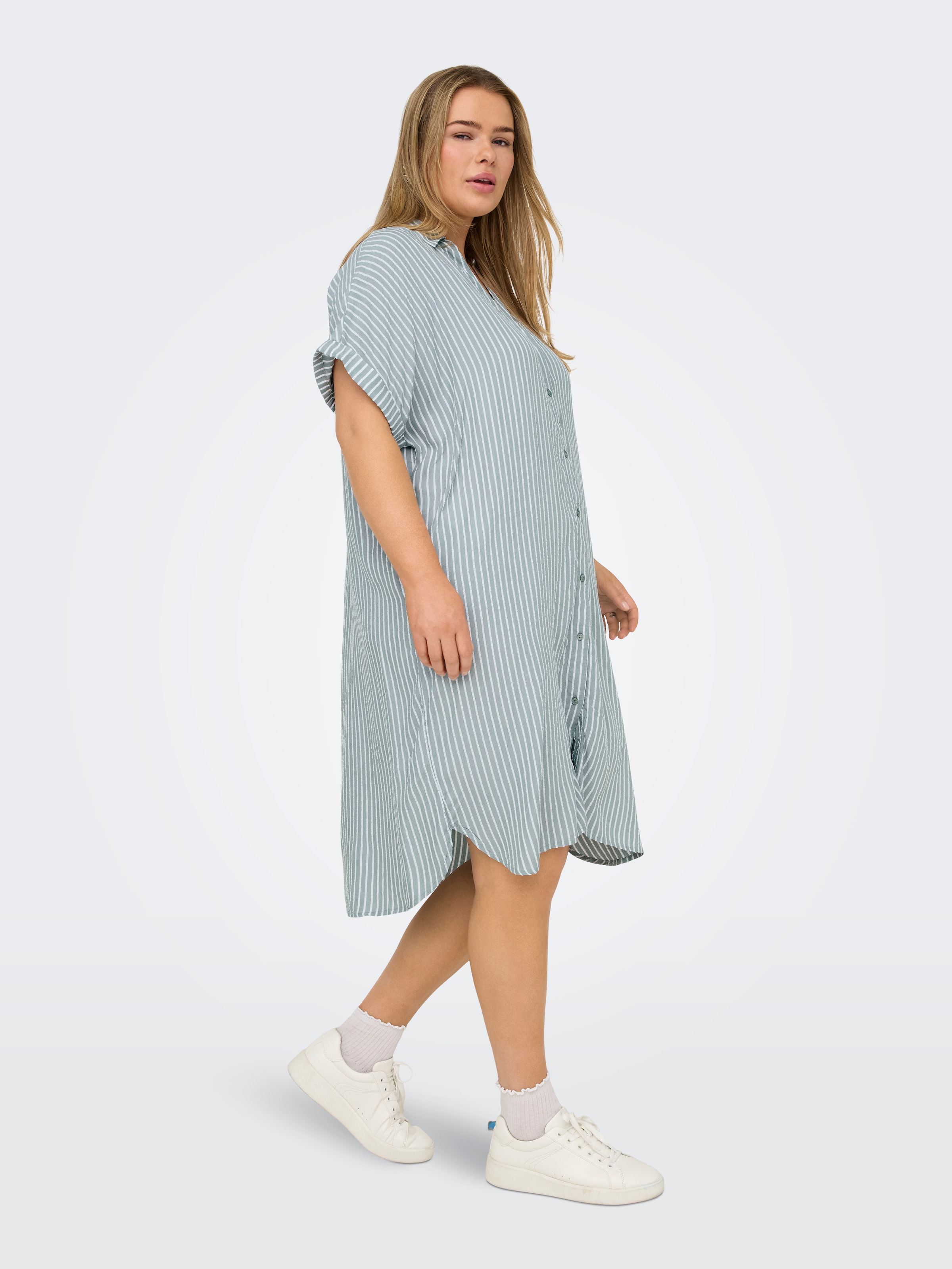 ONLY CARMAKOMA Sommerkleid »CARPENNA S/S LOOSE KNEE DRESS AOP«