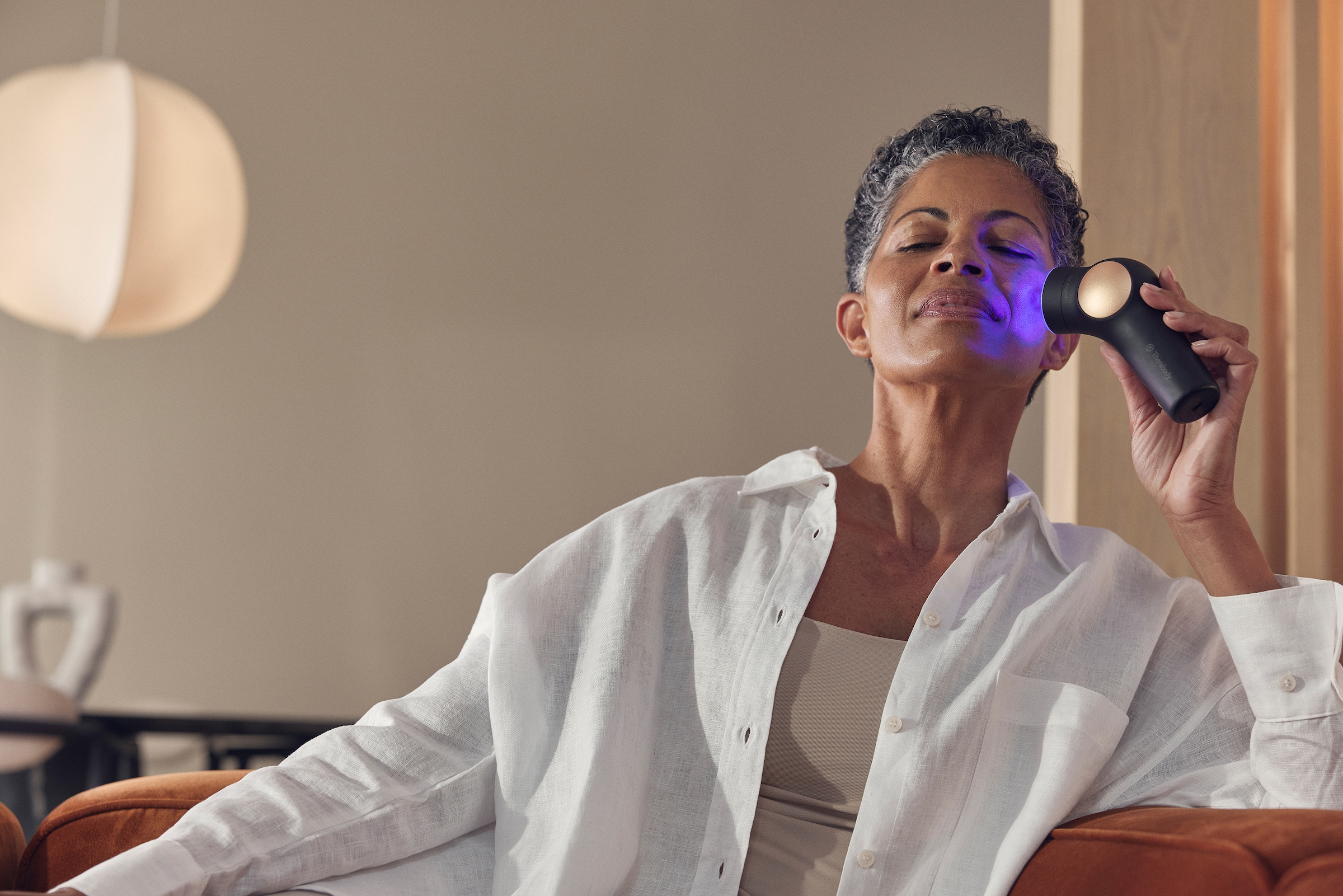 Therabody Gesichtsmassagegerät »TheraFace PRO, preisgekröntes All-in-one-Gerät für die Hautpflege«, Tiefenreinigung, Mikrocurrent, LED-Lichttherapie