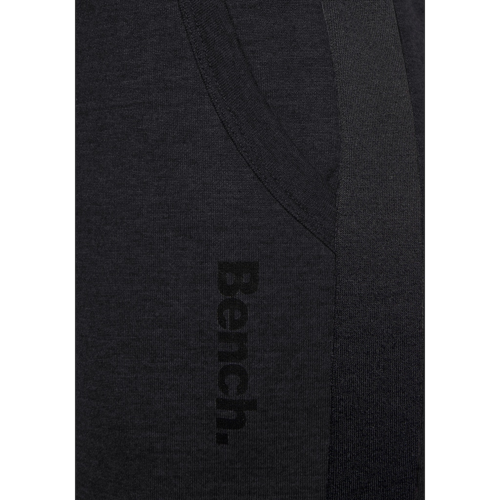 Bench. Loungewear Sweathose, mit Seitenstreifen und schmalem Bein, Loungeanzug