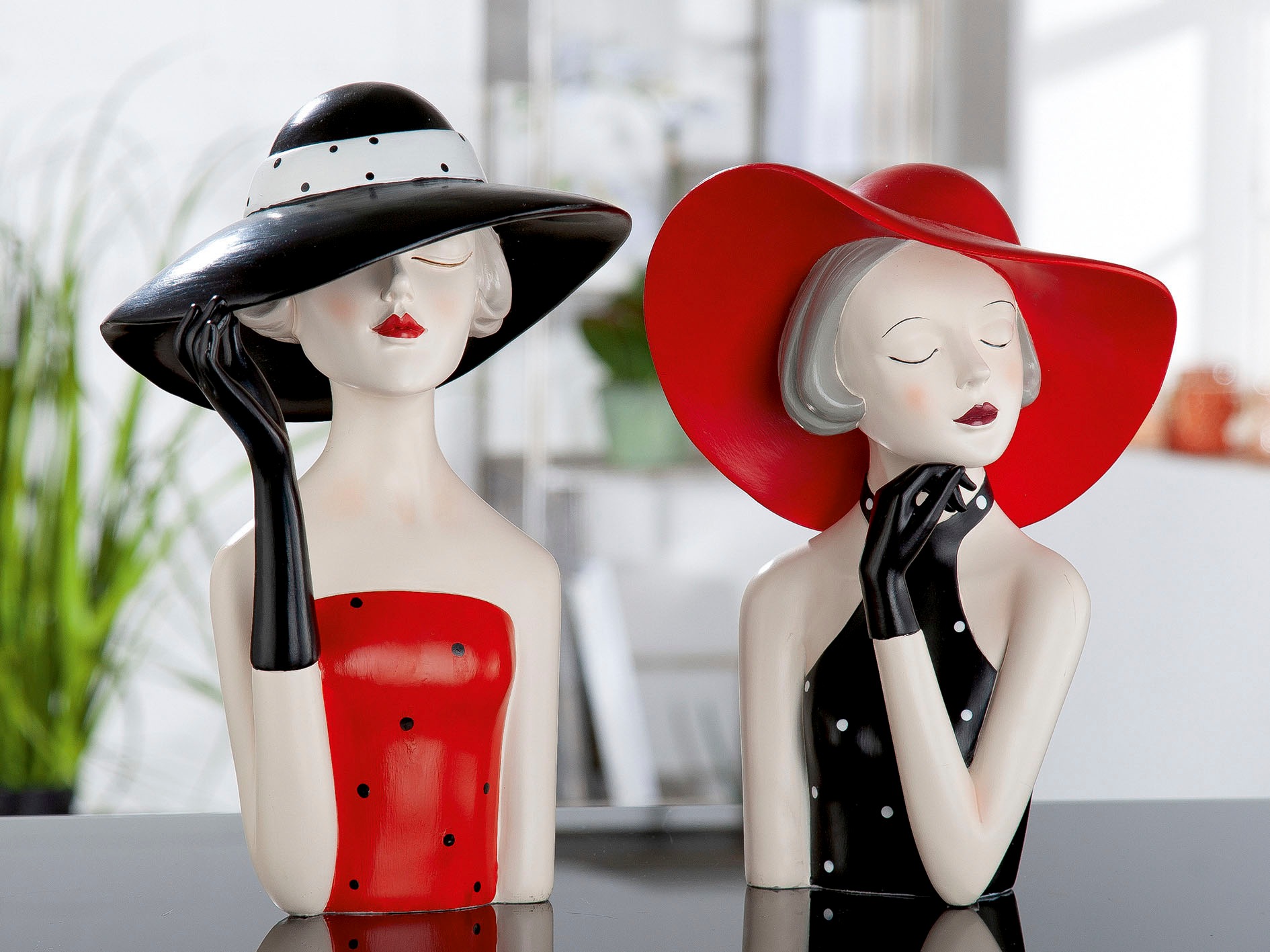 GILDE Dekofigur "Figur Lady mit rotem Hut" Gepunktetes Kleid im 50er-Jahre-Stil, Skulptur