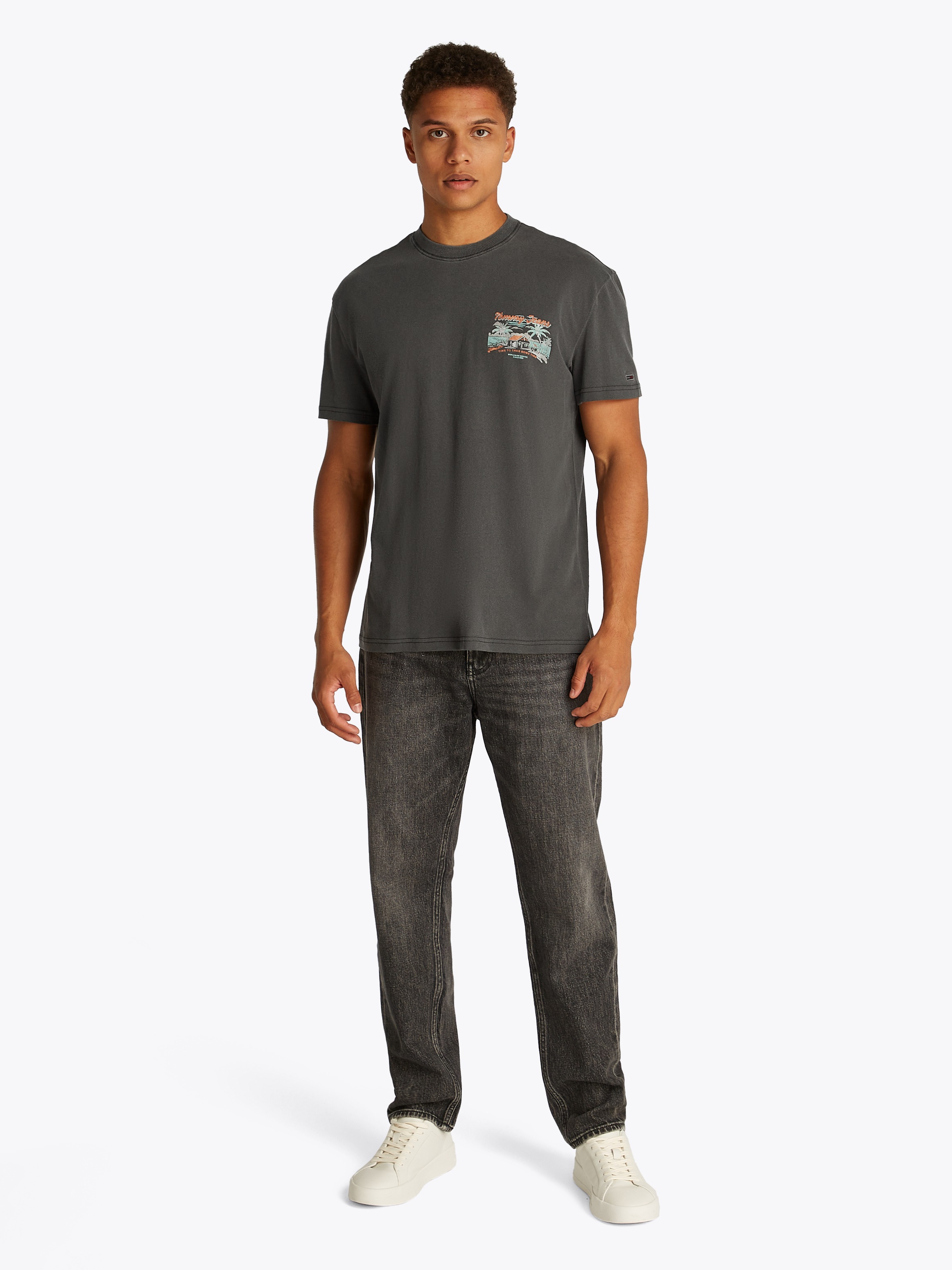 Thumbnail - Tommy Jeans T-Shirt "TJM REG CABANA SS TEE EXT" mit großem Rückenprint Backprint Washed Out