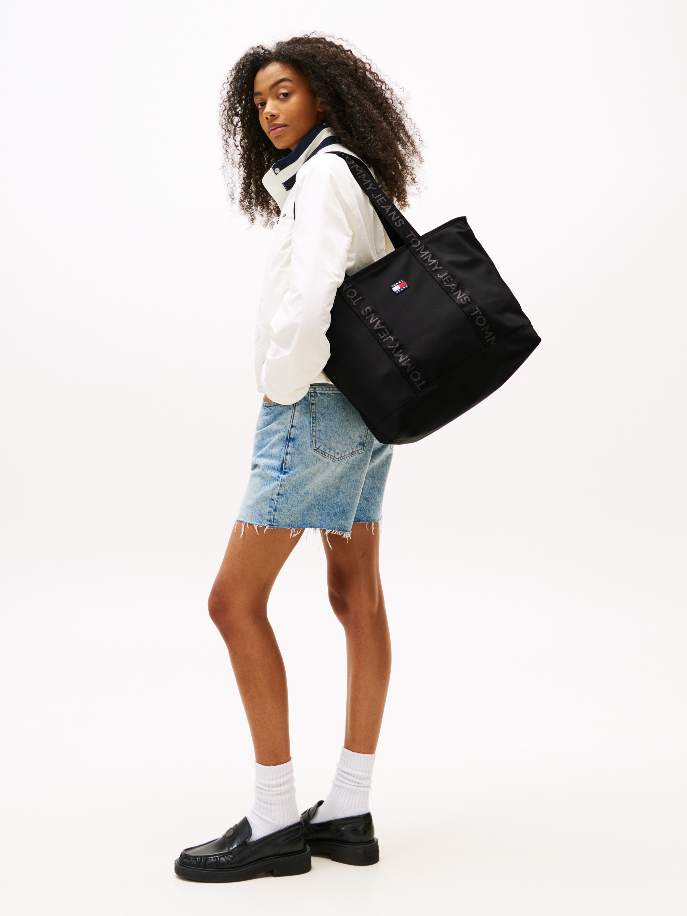 Tommy Jeans Tragetasche »TJW DAILY TOTE«, Damen Umhängetasche, Schultertasche mit logobedrucktem Trageriemen