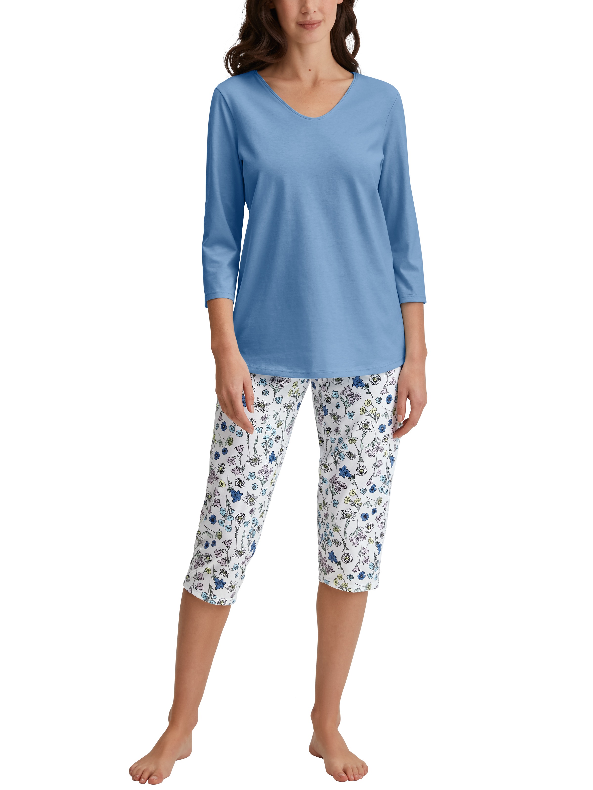 CALIDA Capri-Pyjama »Flower Nights«, (2 tlg.), V-Ausschnitt, Baumwolle, weich, atmungsaktiv