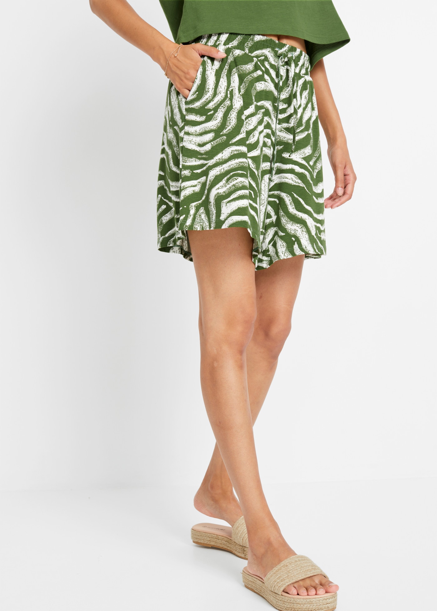 bonprix Shorts mit Bequembund, Loose Fit, aus Viskose