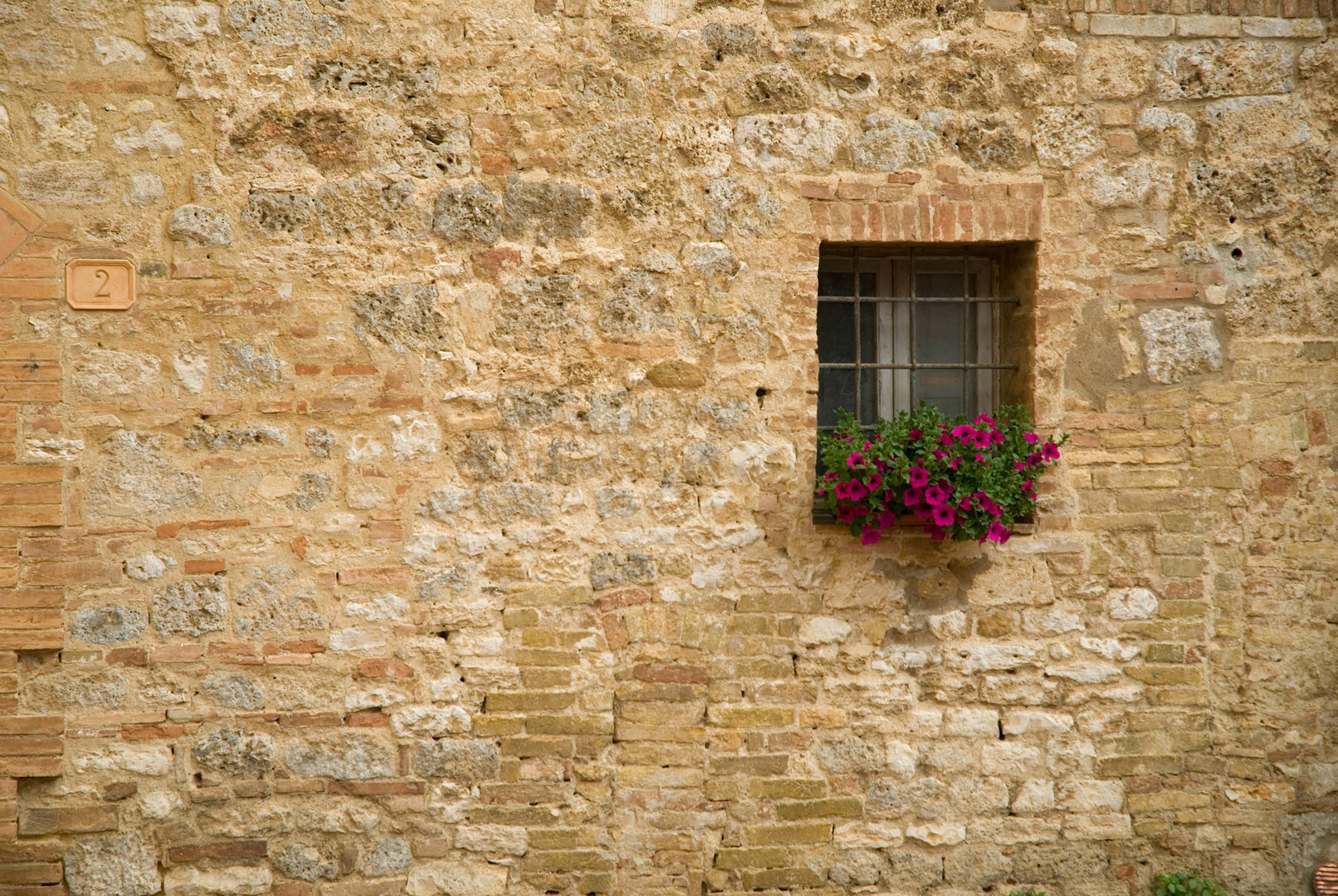 Papermoon "STEIN-WAND-FENSTER TOSKANA ITALIEN BLUME MAUER ALTSTADT"
