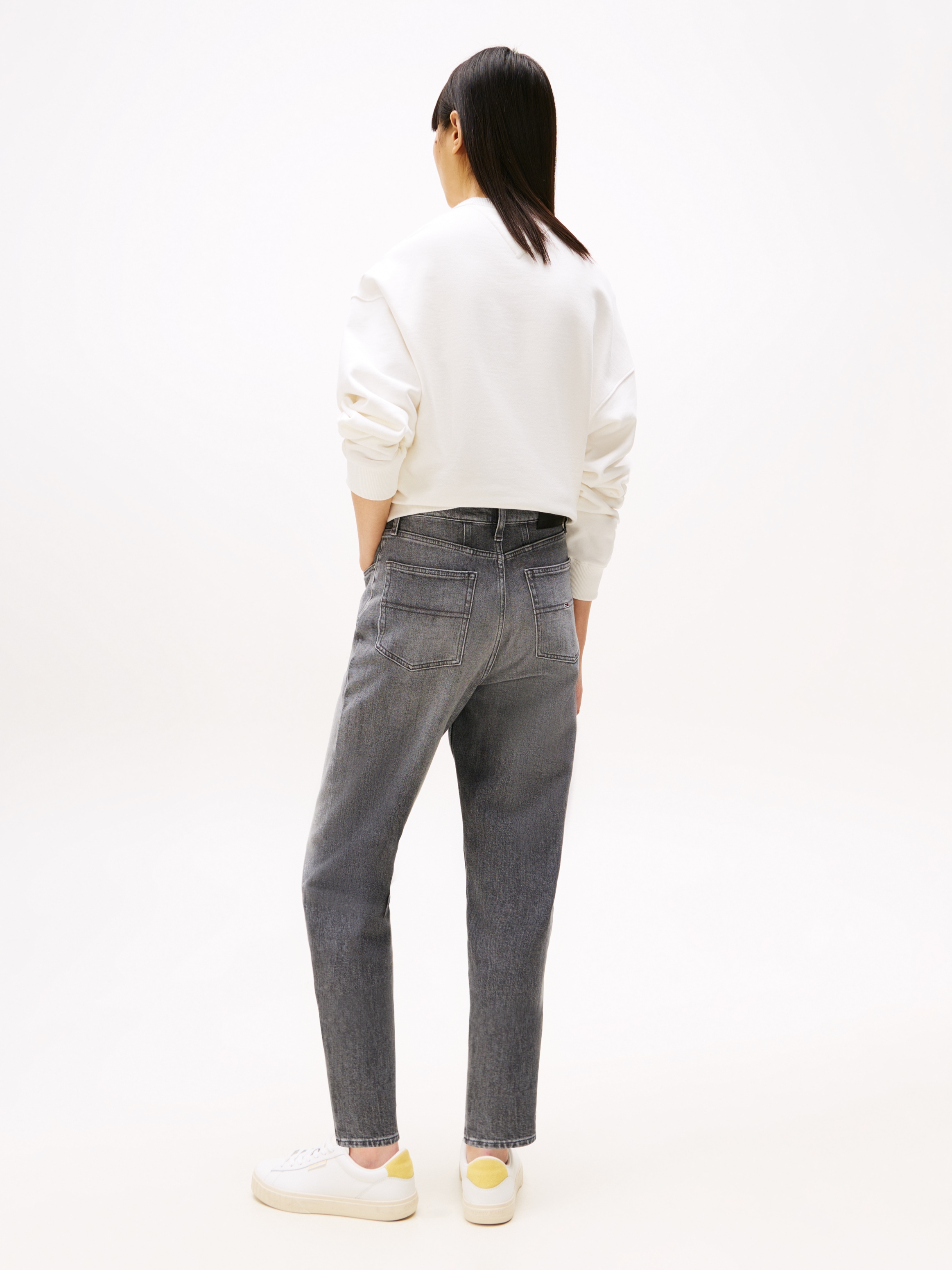 Tommy Jeans Mom-Jeans »High waist - Mom-Jeans Tapered«, mit Logo-Stickereien, in knöchelfreier Länge