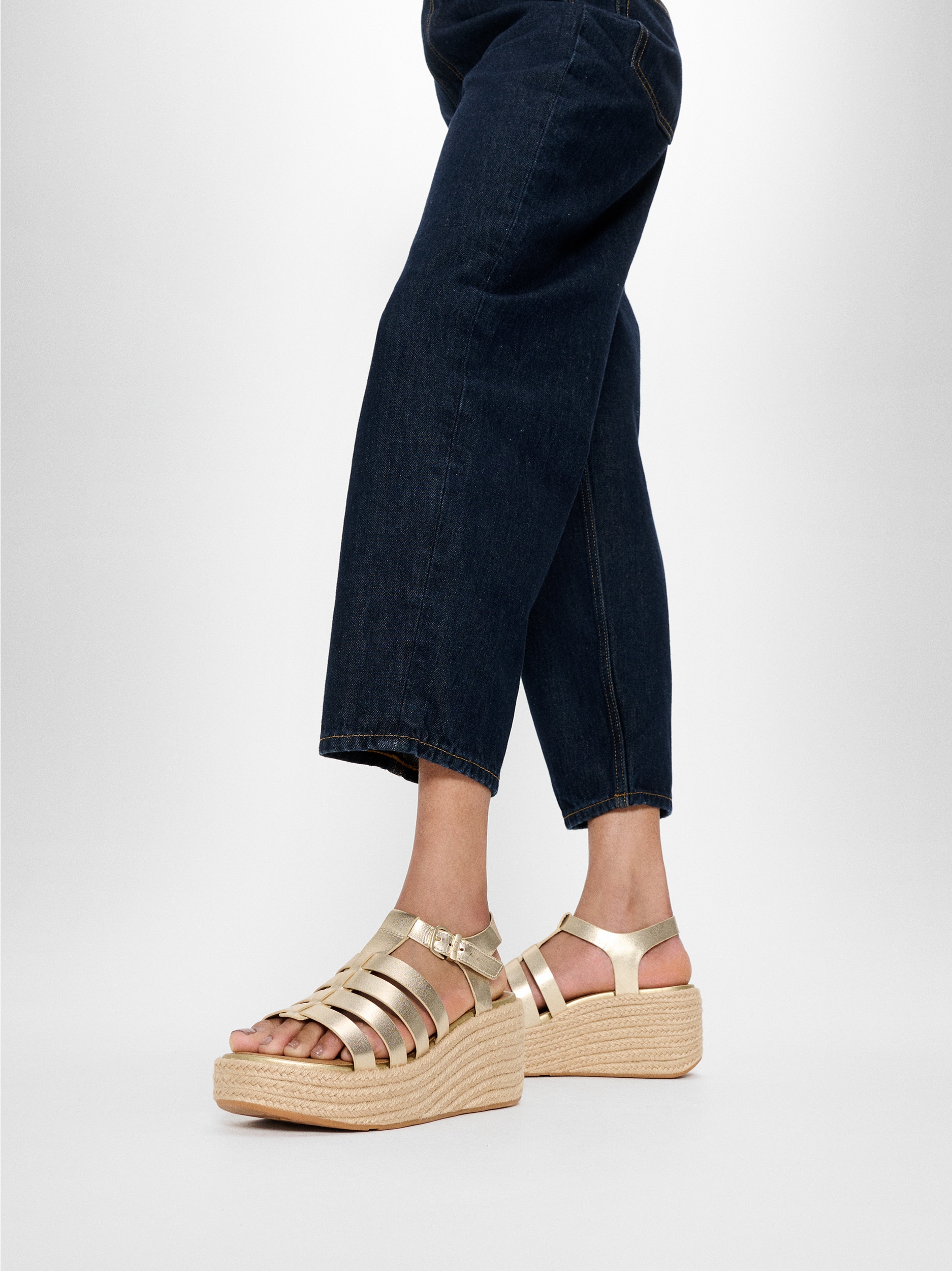 Fitflop Keilsandalette »PLATFFORMS«, Plateau Sandale im schönen Metallic-Look