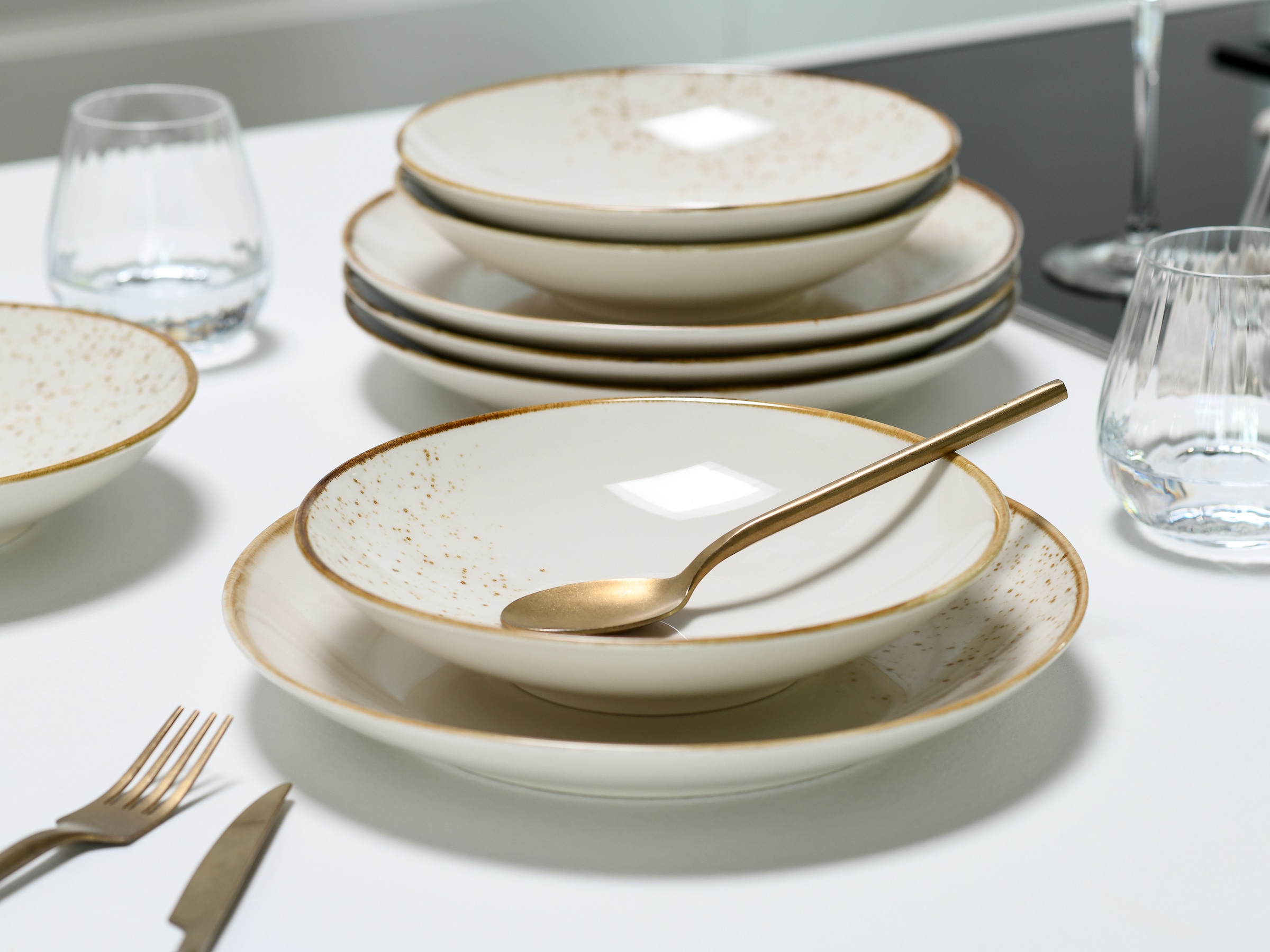 CreaTable Tafelservice »Nature Collection, Service, Teller-Set, 8-tlg.« Handgemalte Sprenkel und Ränder, Reaktivglasur