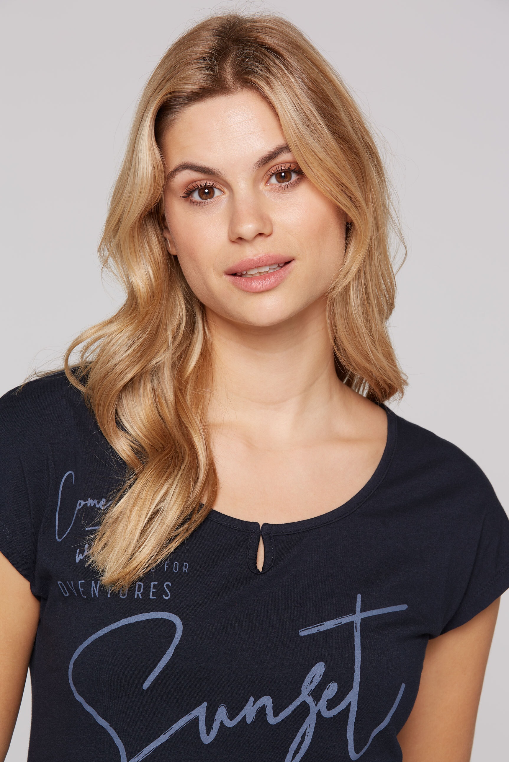SOCCX Rundhalsshirt, mit Cut-Outs