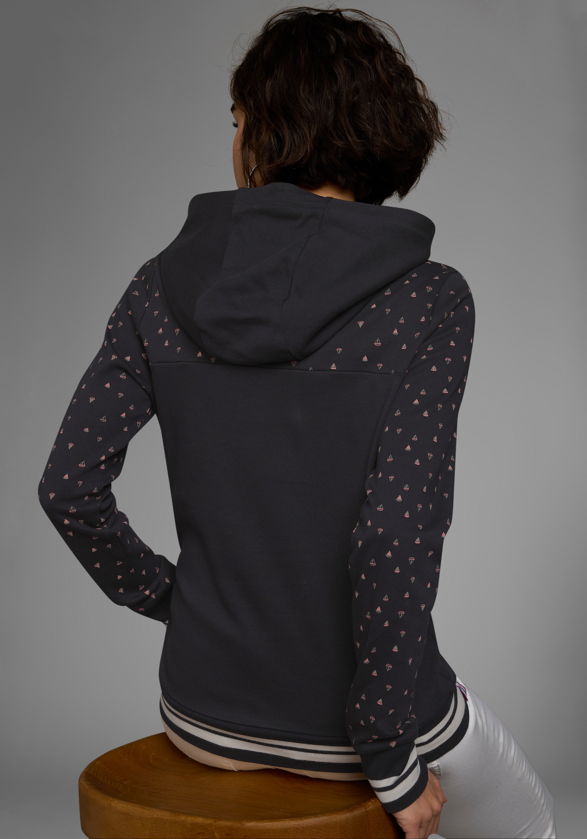 KangaROOS Hoodie, Langarm, figurbetonter Schnitt, aus Baumwolle, mit Kapuze günstig online kaufen
