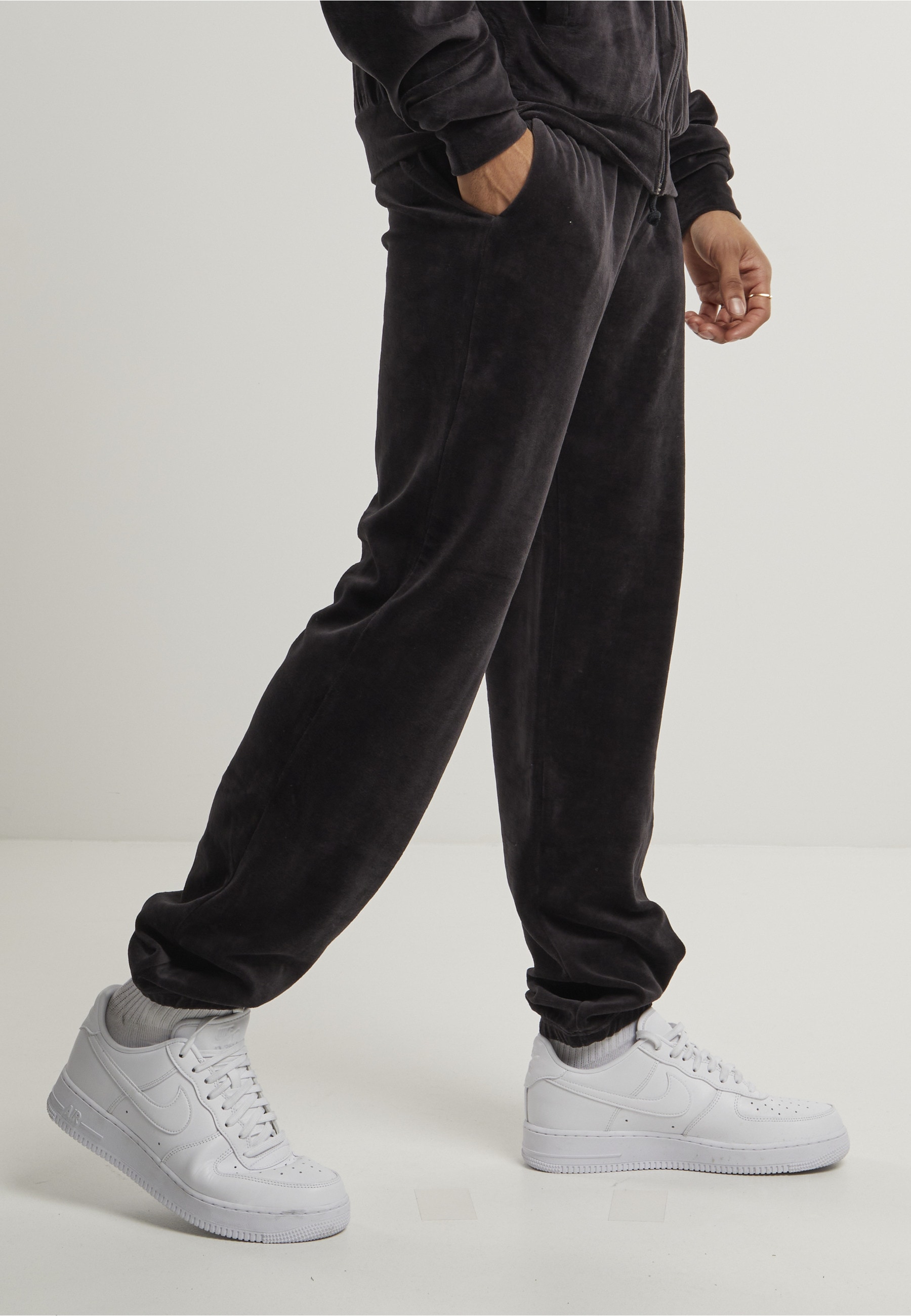 URBAN CLASSICS Jogginghose »Urban Classics Velvet Trackpants«