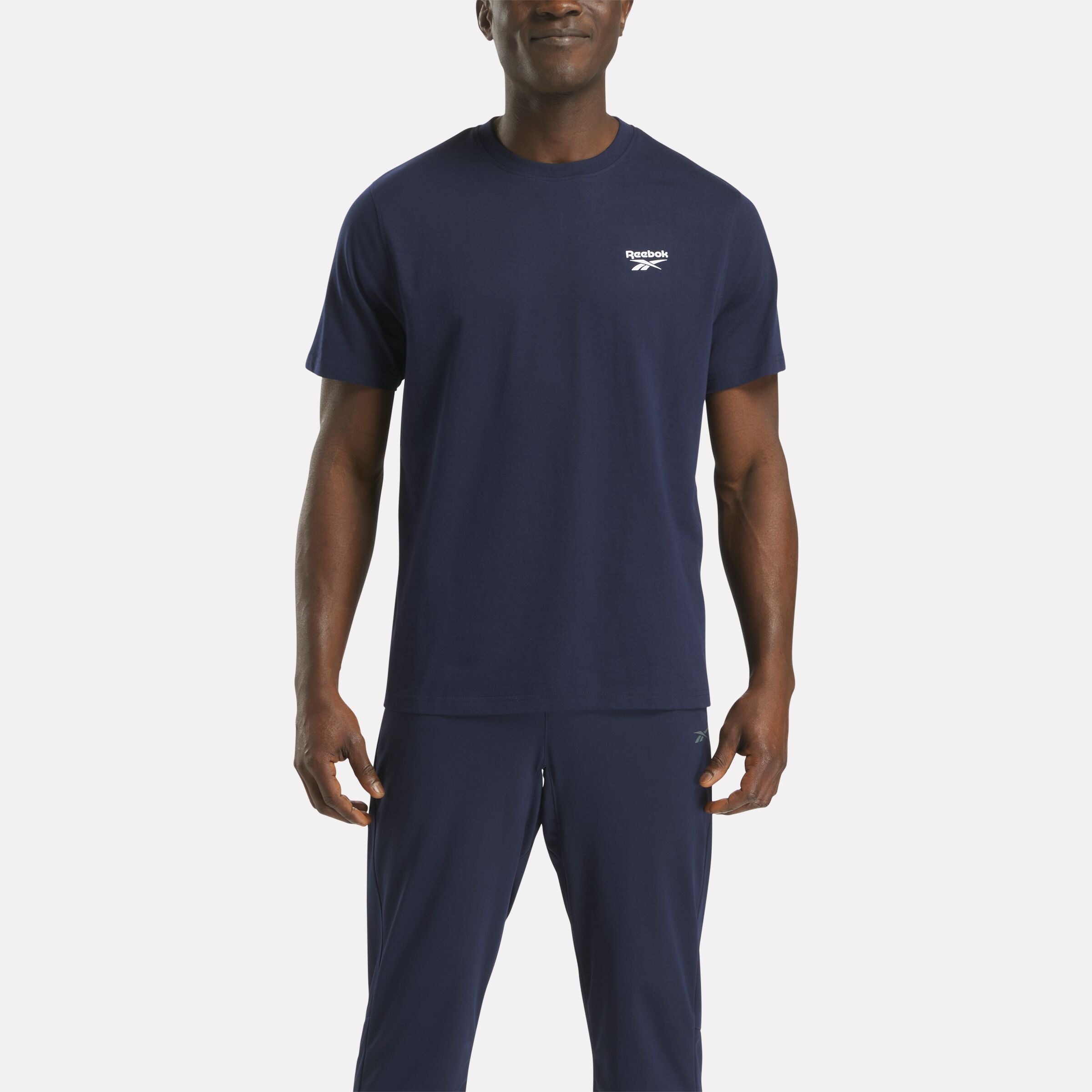 Reebok T-Shirt "CODY SMALL LOGO CREW NECK SS TEE" mit Rundhalsausschnitt, Kurzarm, ohne Verschluss, aus Baumwolle