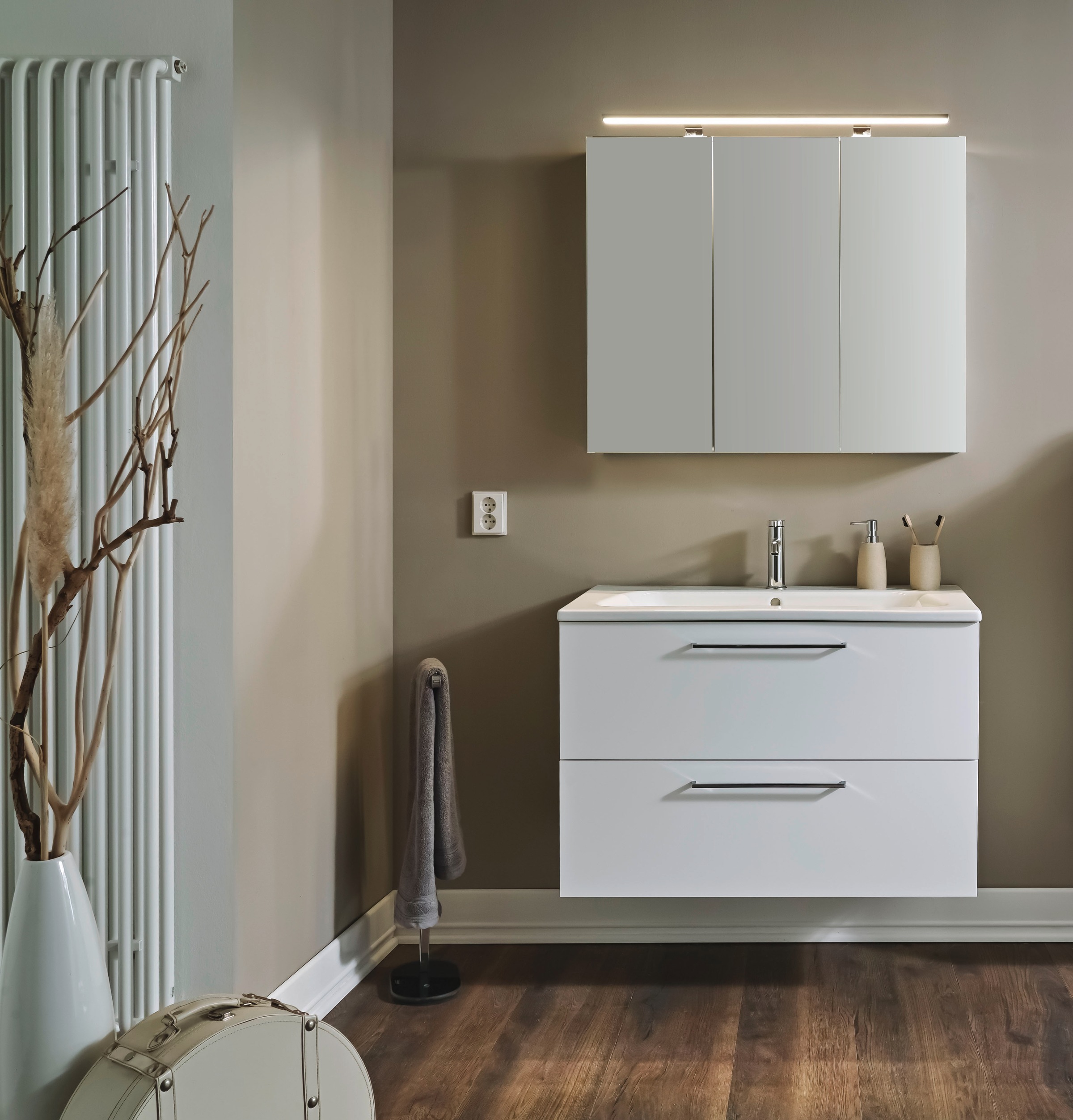 Nolte SPA Badmöbel-Set »Lux - Badmöbel-Set« Komplett-Set, Spiegelschrank, Keramikbecken, Waschtisch 2 Auszüge, LED, erw., li/re, 3 Stk. tlg.