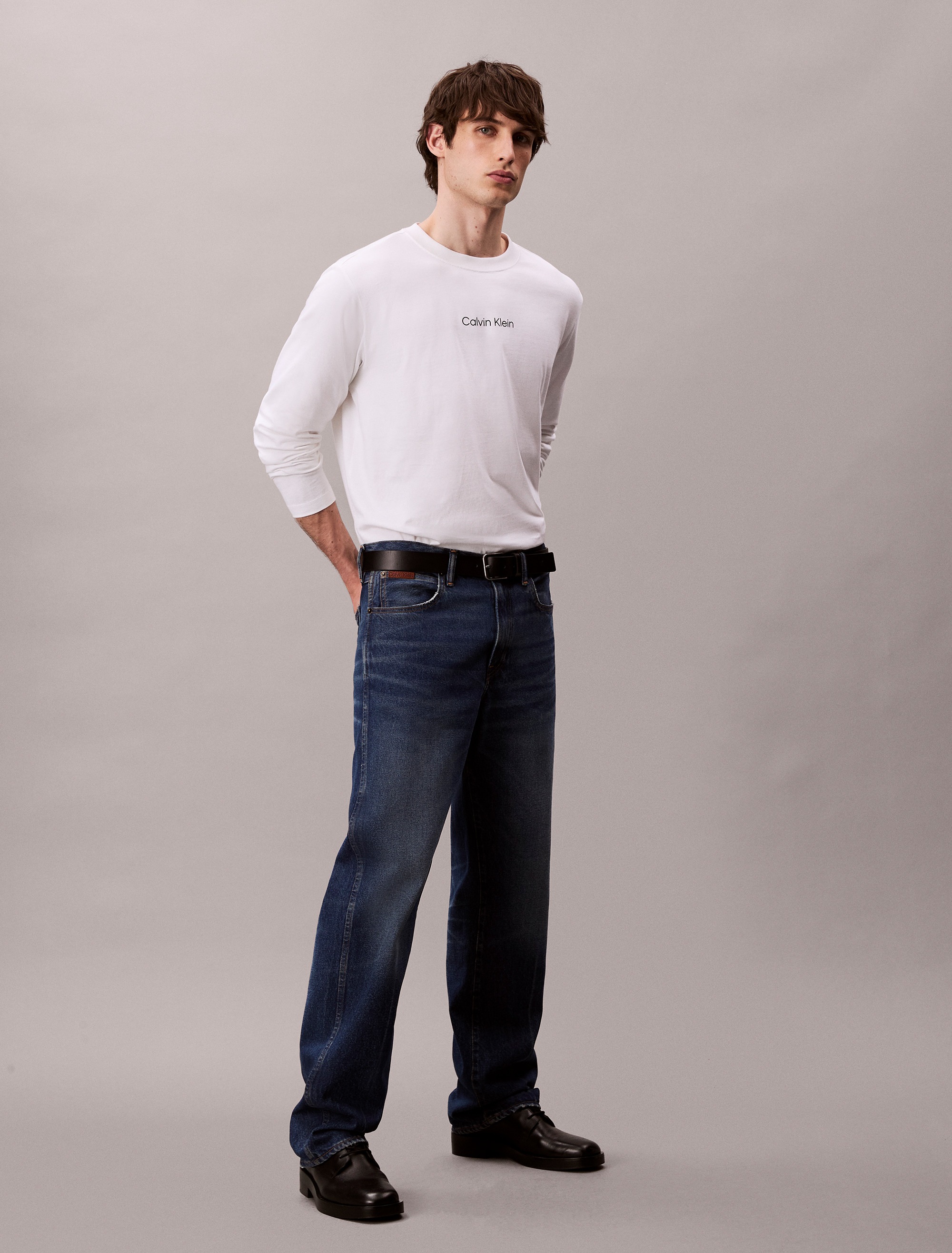 Calvin Klein Langarmshirt »LS RLXD STANDARD LOGO CREWNK TEE«, Rundhalsausschnitt, relaxed fit