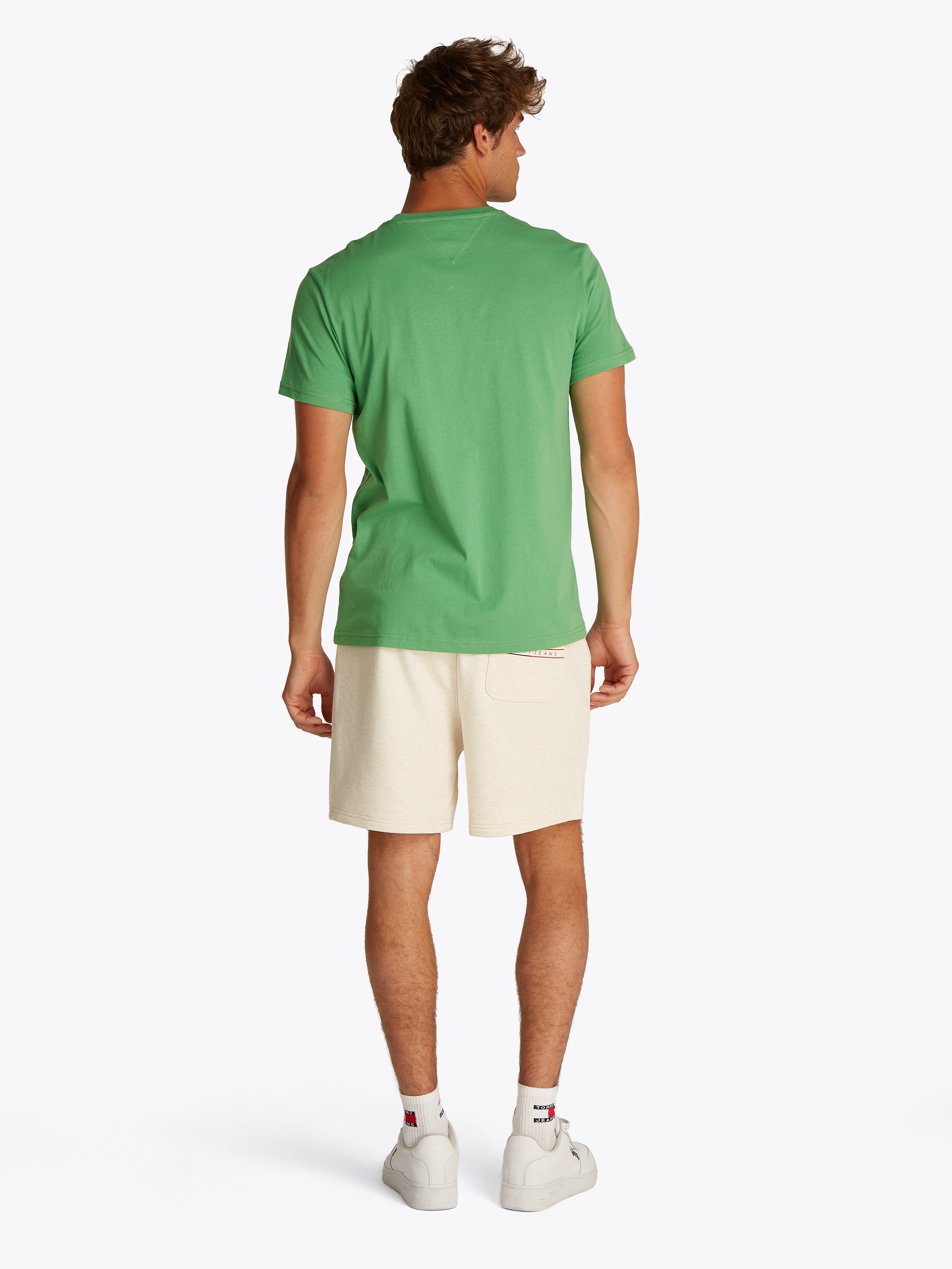 Tommy Jeans T-Shirt »TJM SLIM ESSENTIAL FLAG TEE EXT«, Mit Rundhalsausschnitt