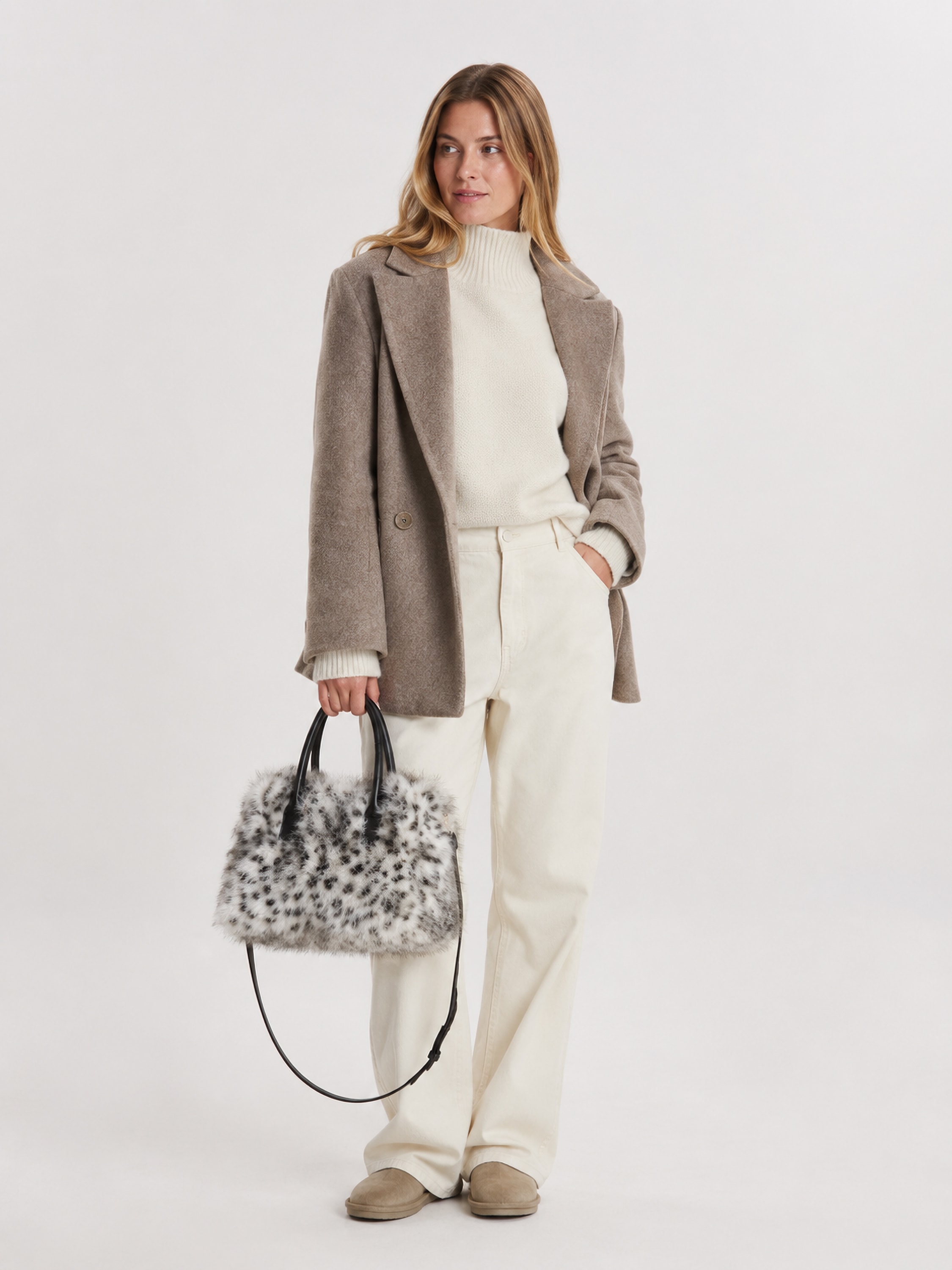 COLLEZIONE ALESSANDRO Henkeltasche »Ewok« aus kuschelweichem Material