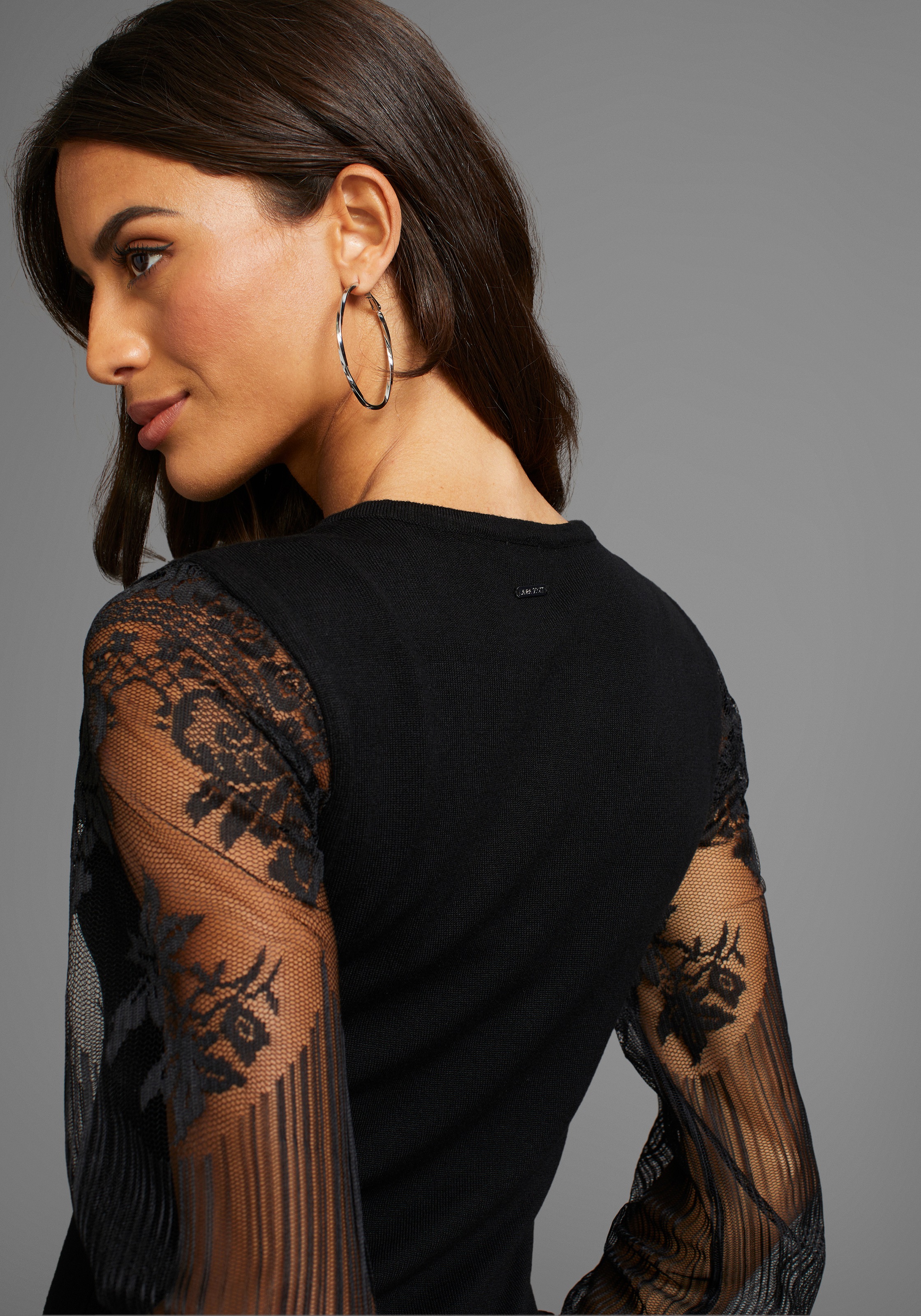 Thumbnail - Laura Scott Strickkleid Ohne Taschen mit edlen Spitzenärmeln und tiefem V-neck