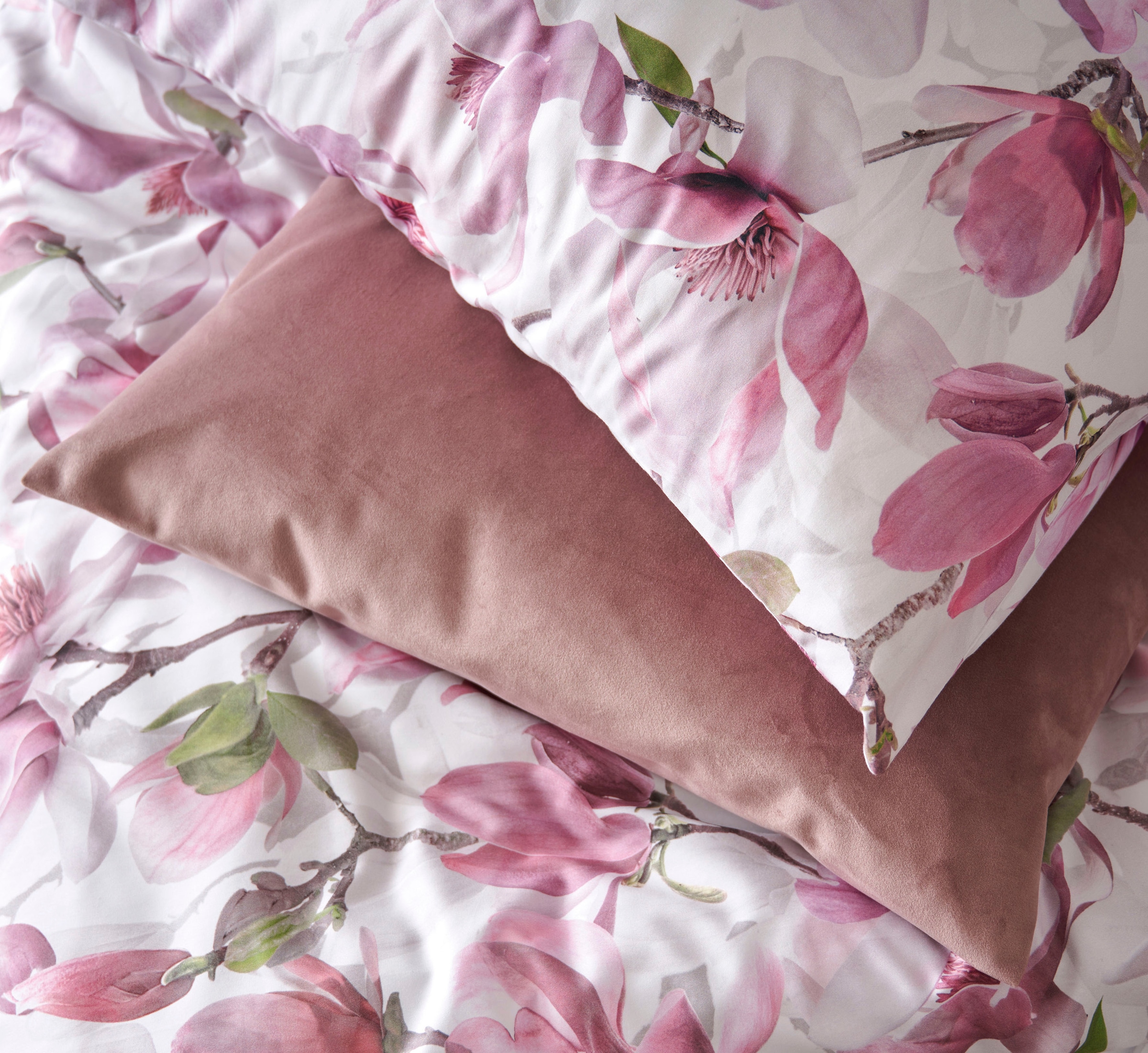 APELT Wendebettwäsche "Dorothy", exklusive Design Bettwäsche mit großblütigen Magnolienzweige