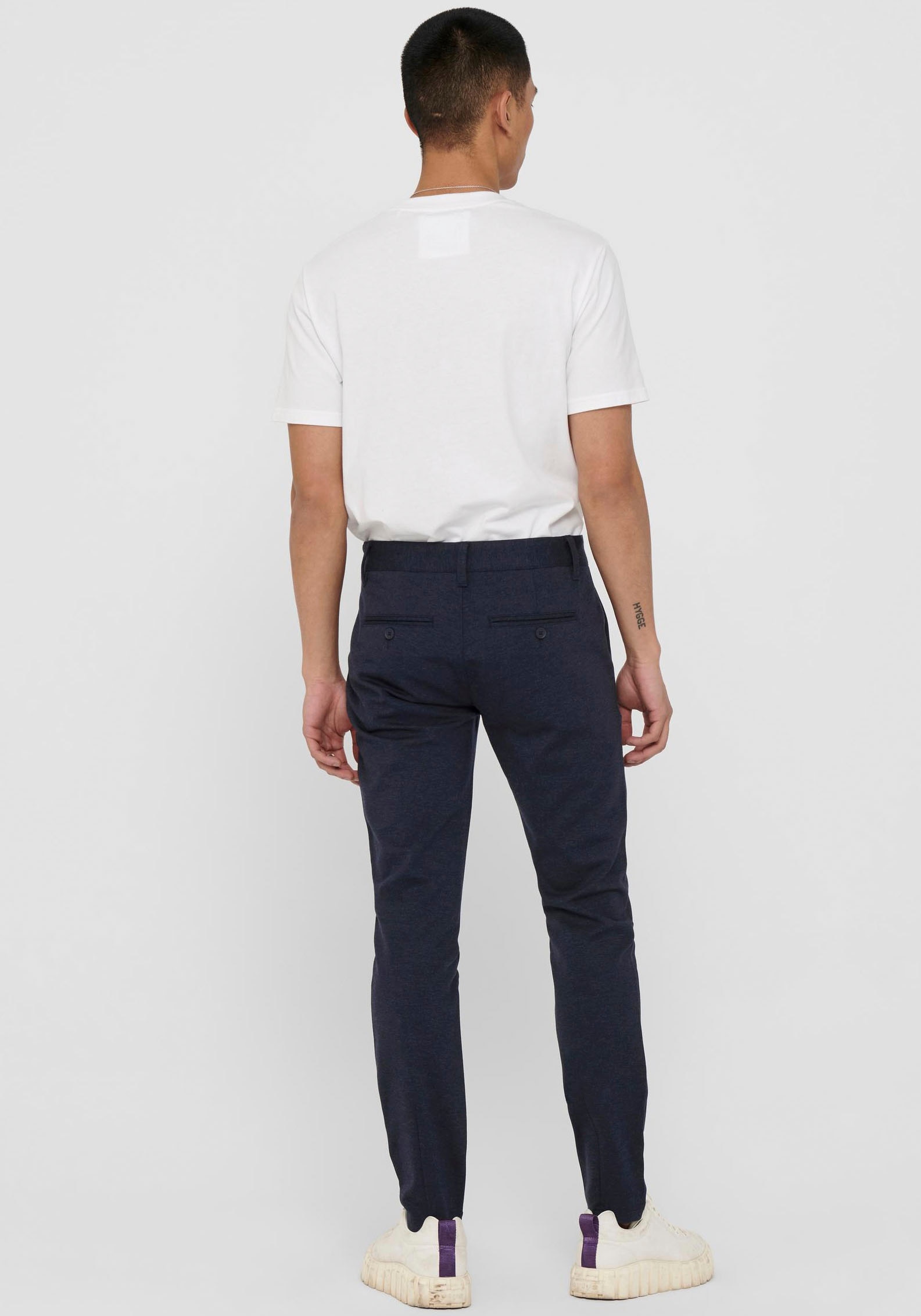 ONLY & SONS Chinohose, mit geschlossenen Gesäßtaschen