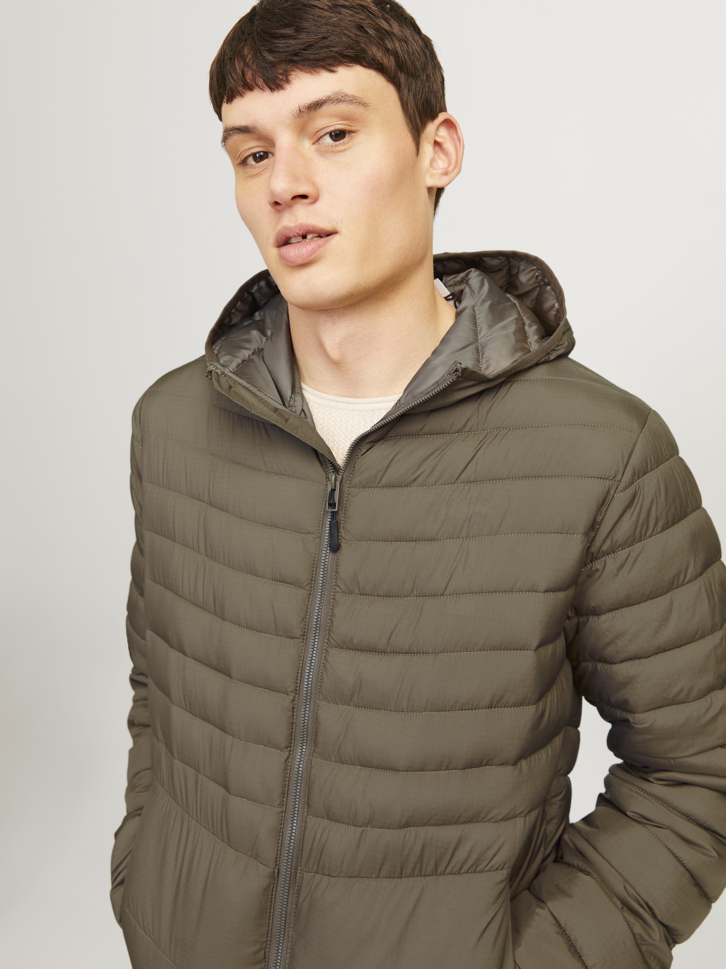 Thumbnail - Jack & Jones Steppjacke "JJESTATE PACKABLE PUFFER HOOD NOOS" mit Kapuze mit Kapuze