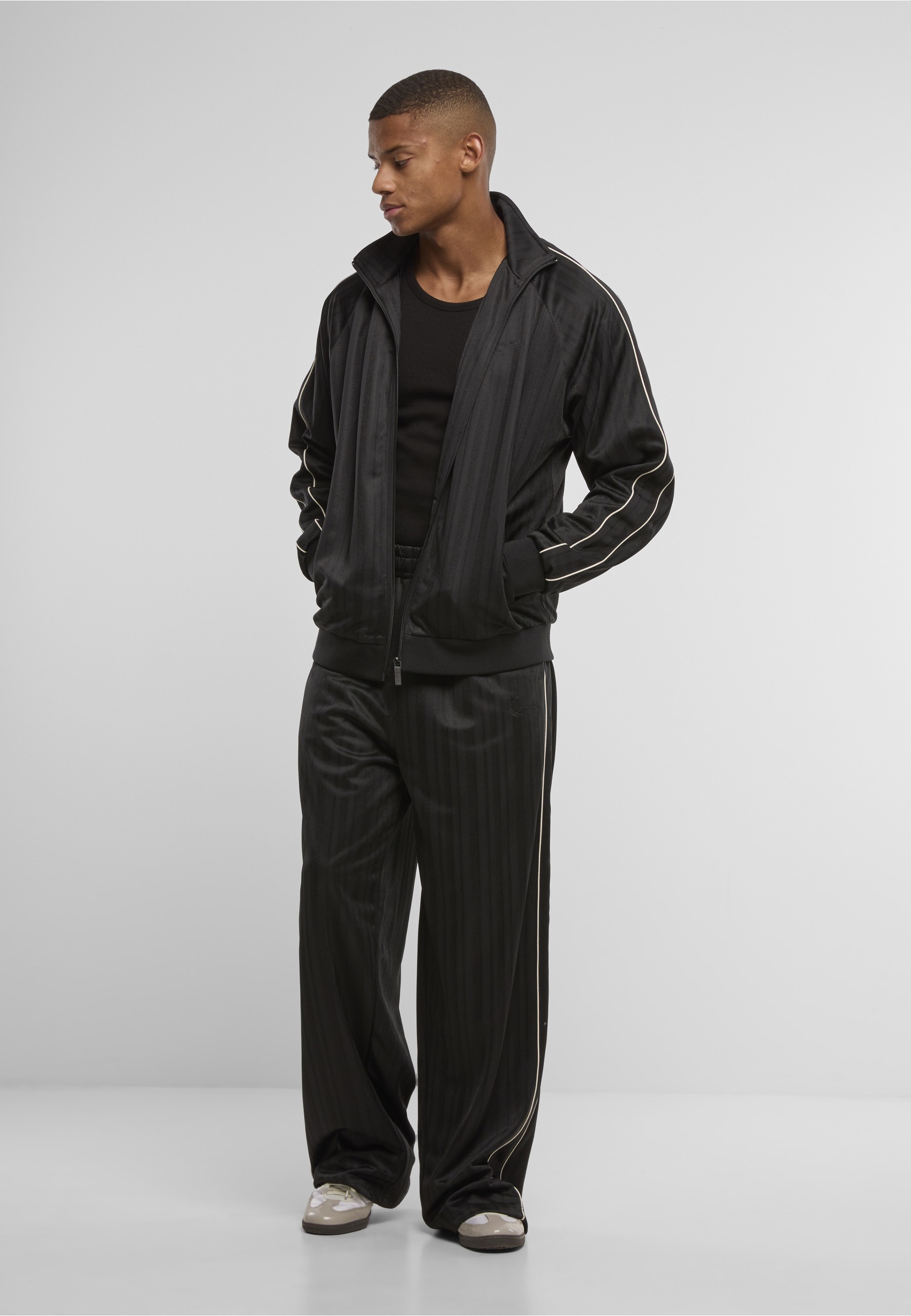 Karl Kani Outdoorjacke »Karl Kani Signature Shadow Stripe Trackjacket« 1 Stk. tlg. ohne Kapuze